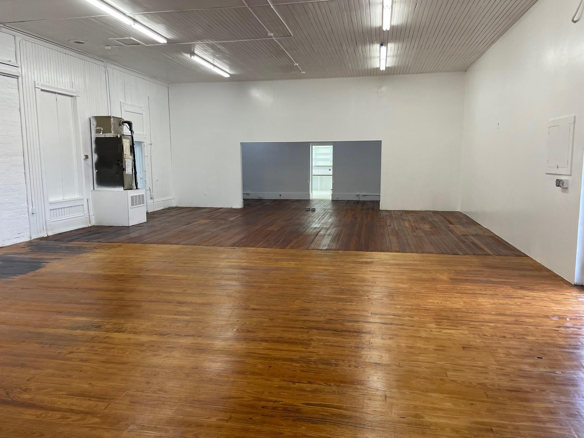 200 W New Braunfels St Property Photo 2
