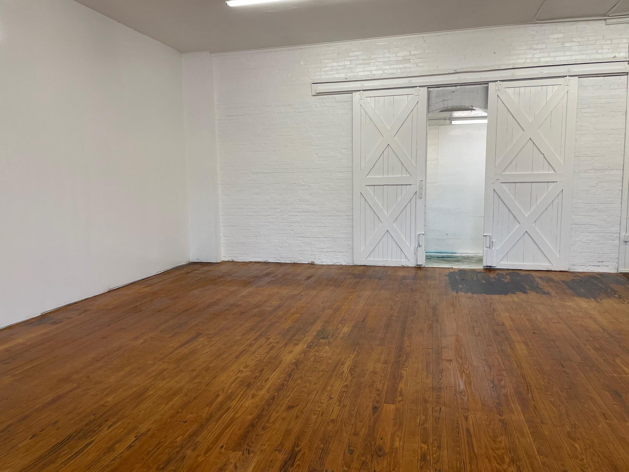 200 W New Braunfels St Property Photo 8