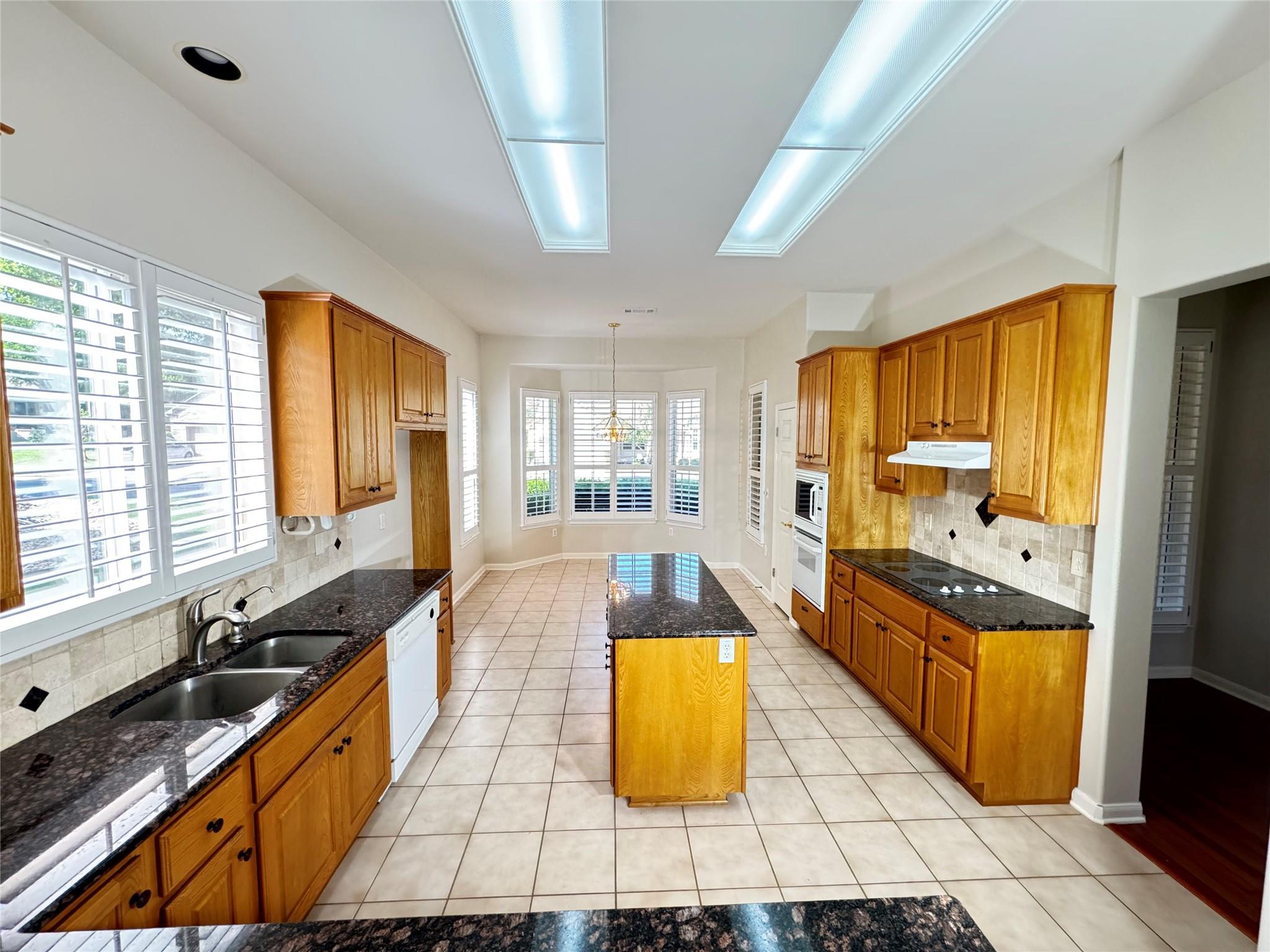 130 Crepe Myrtle Ln Property Photo 3