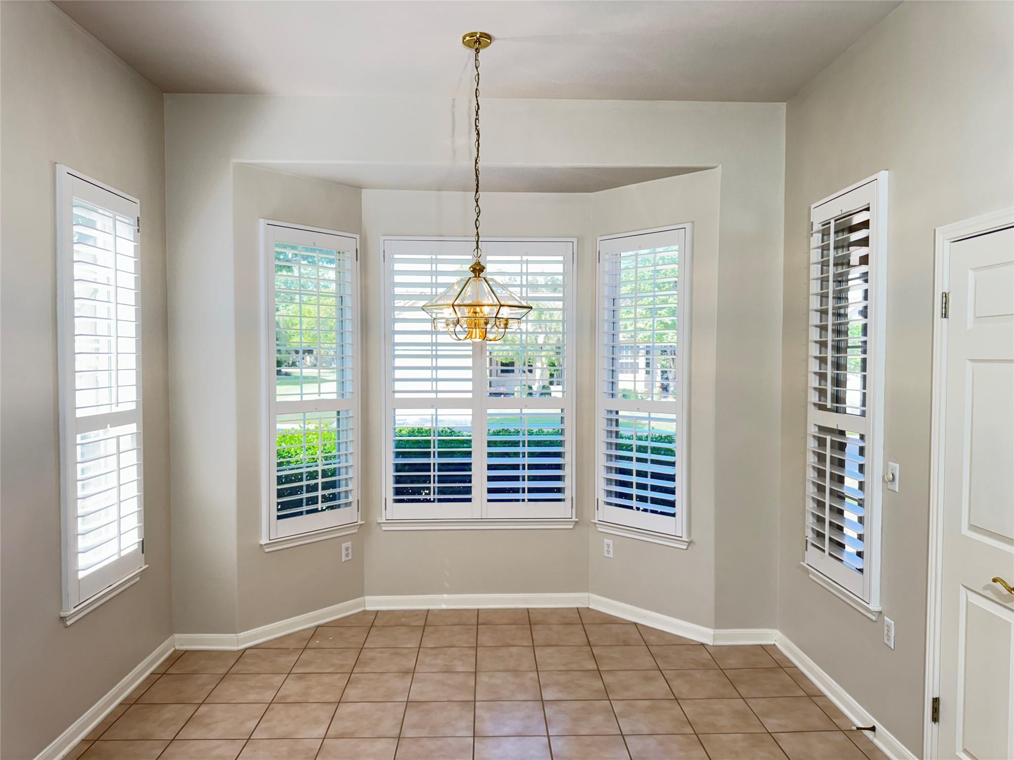 130 Crepe Myrtle Ln Property Photo 5