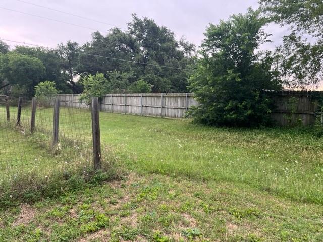 201 W Goforth Rd Property Photo 9