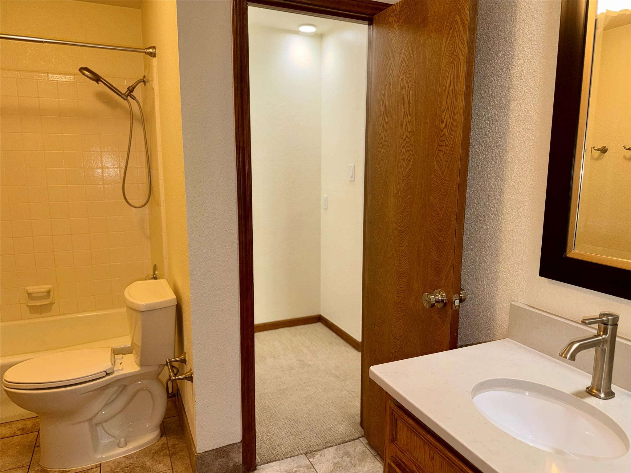 349 Fantail Loop #b Property Photo 5