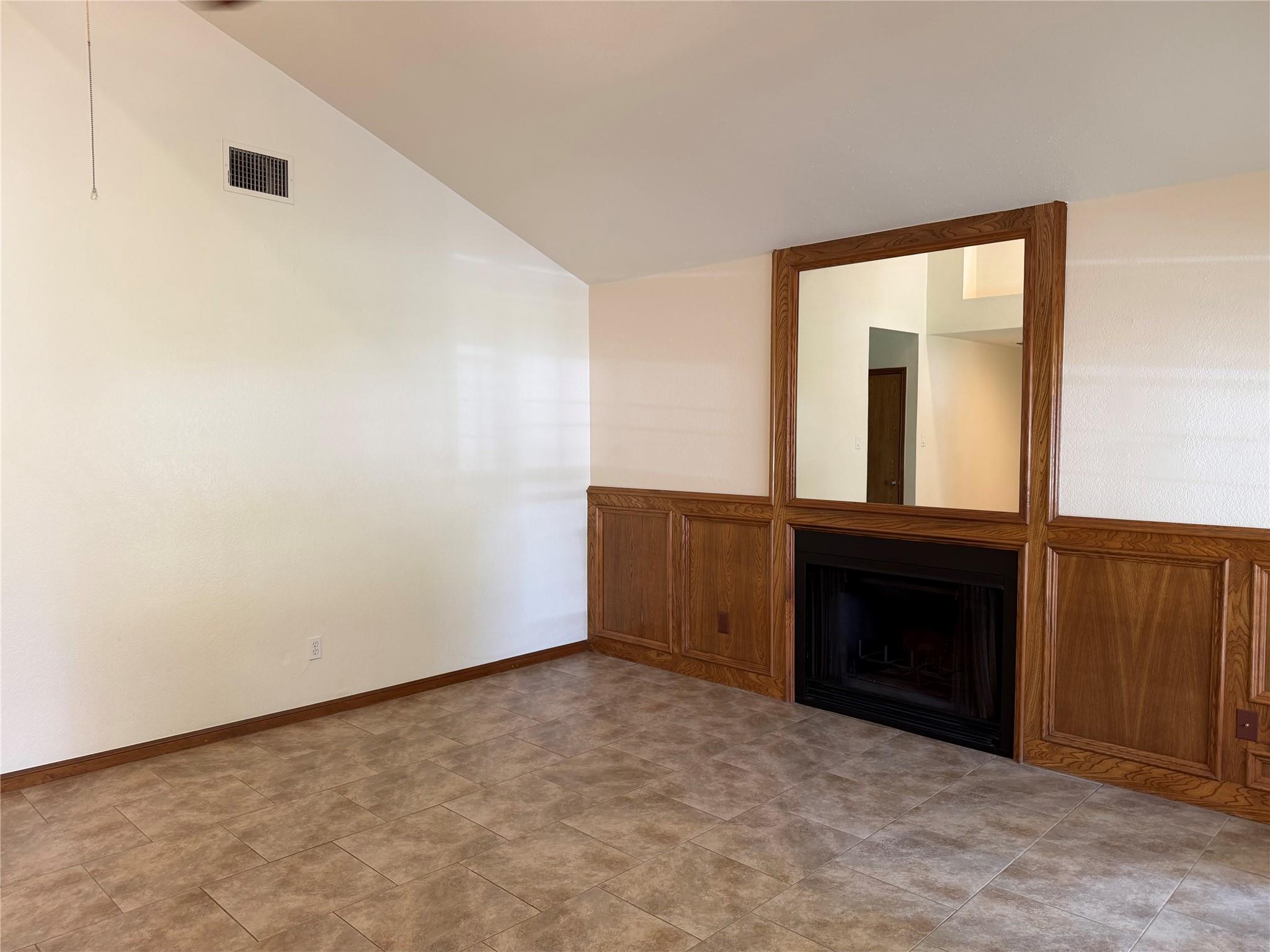 349 Fantail Loop #b Property Photo 8