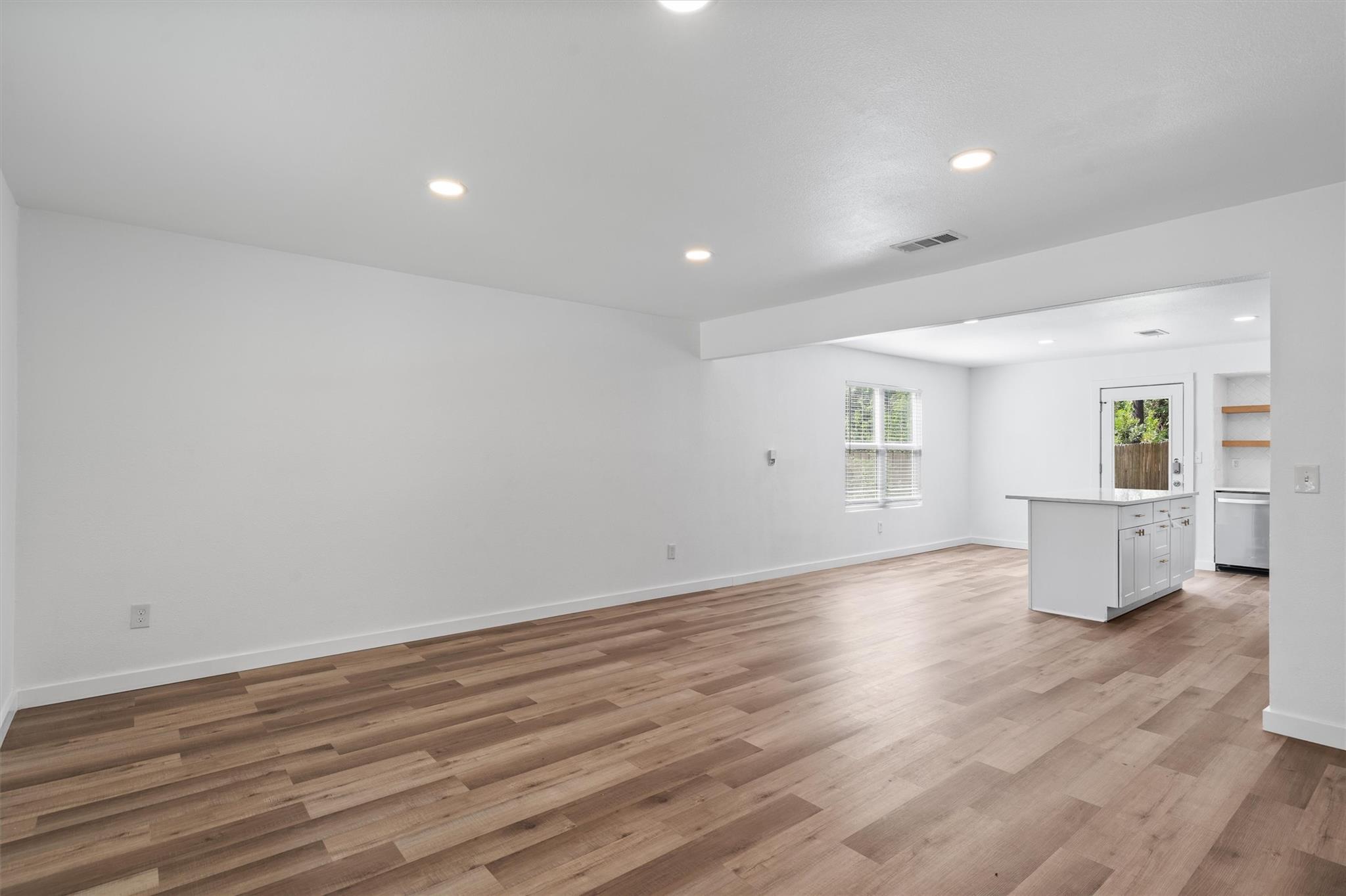 3307 Oak Aly Property Photo 3