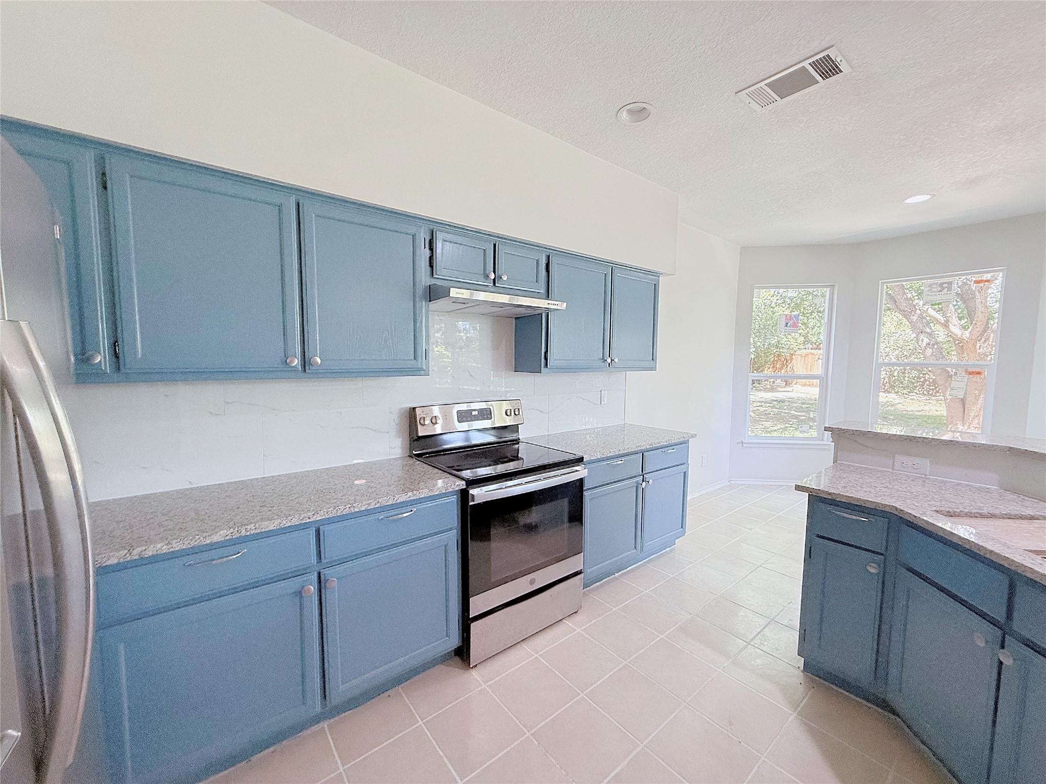16403 Spotted Eagle Dr Property Photo 3