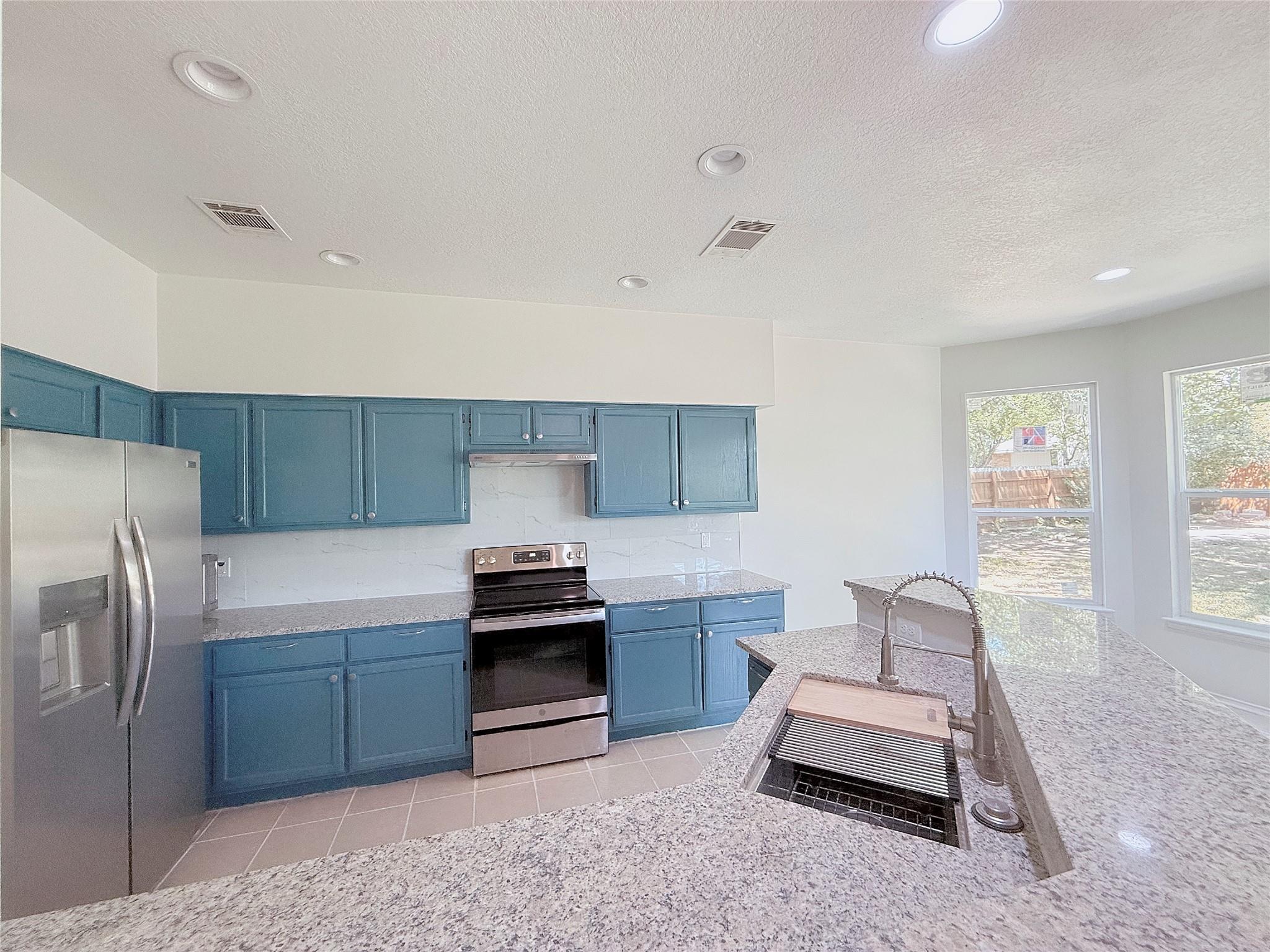 16403 Spotted Eagle Dr Property Photo 4