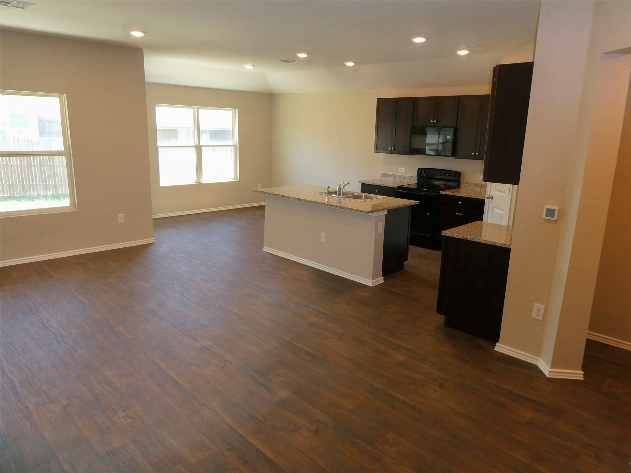 6009 Roderick Dr Property Photo 3