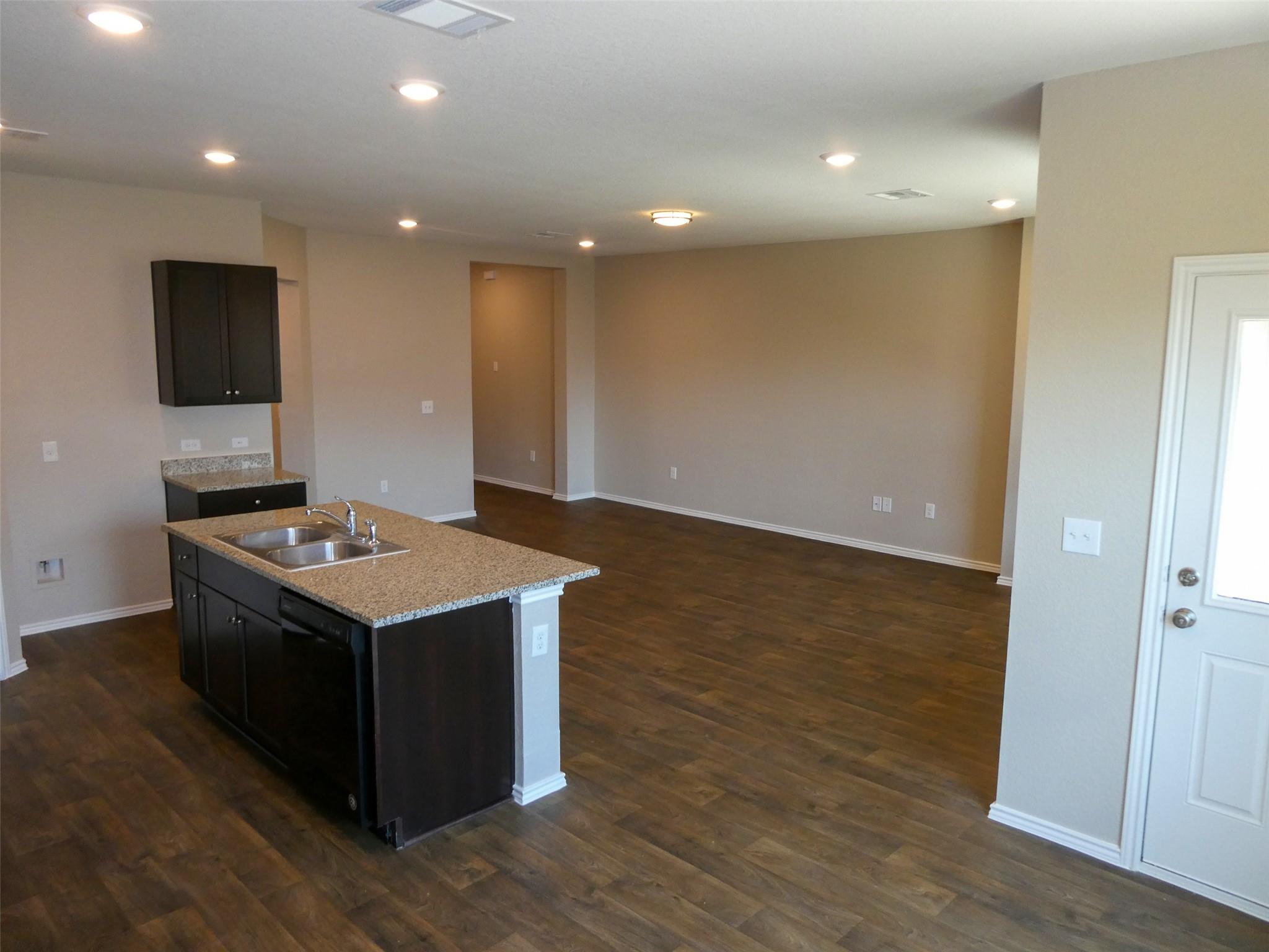 6009 Roderick Dr Property Photo 5