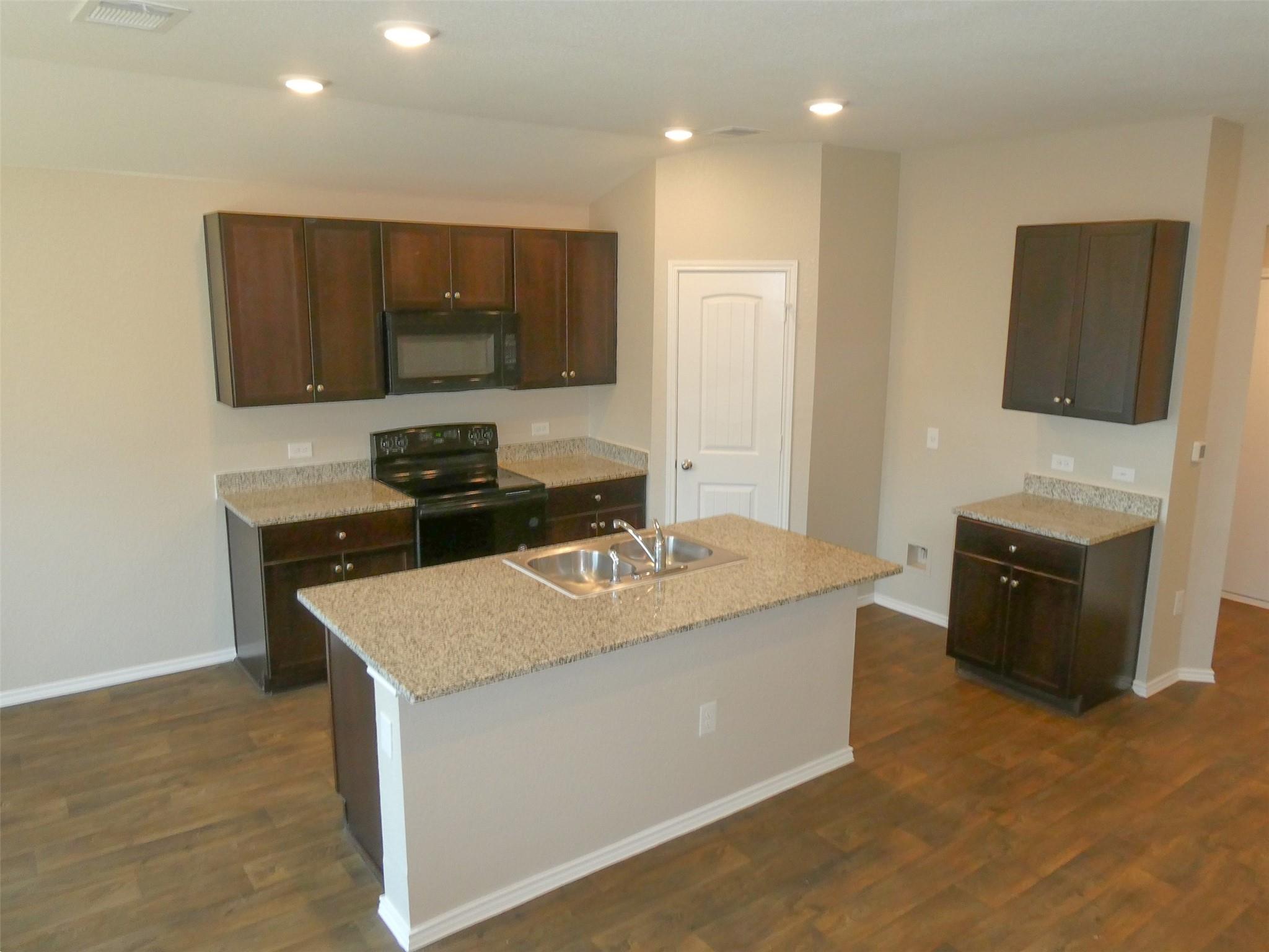 6009 Roderick Dr Property Photo 7