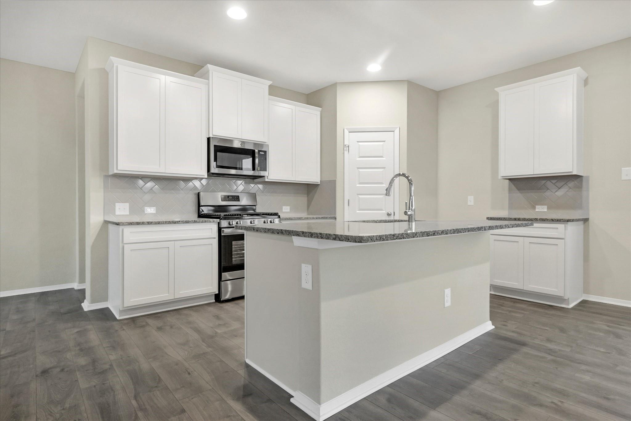 135 Lyndon Dr Property Photo 4