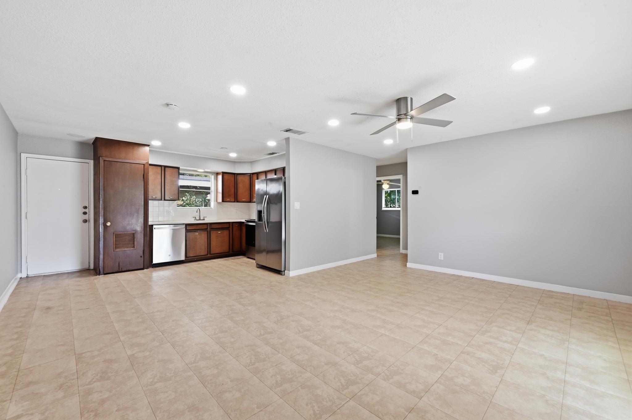 2712 Saint Edwards Cir #b Property Photo 5