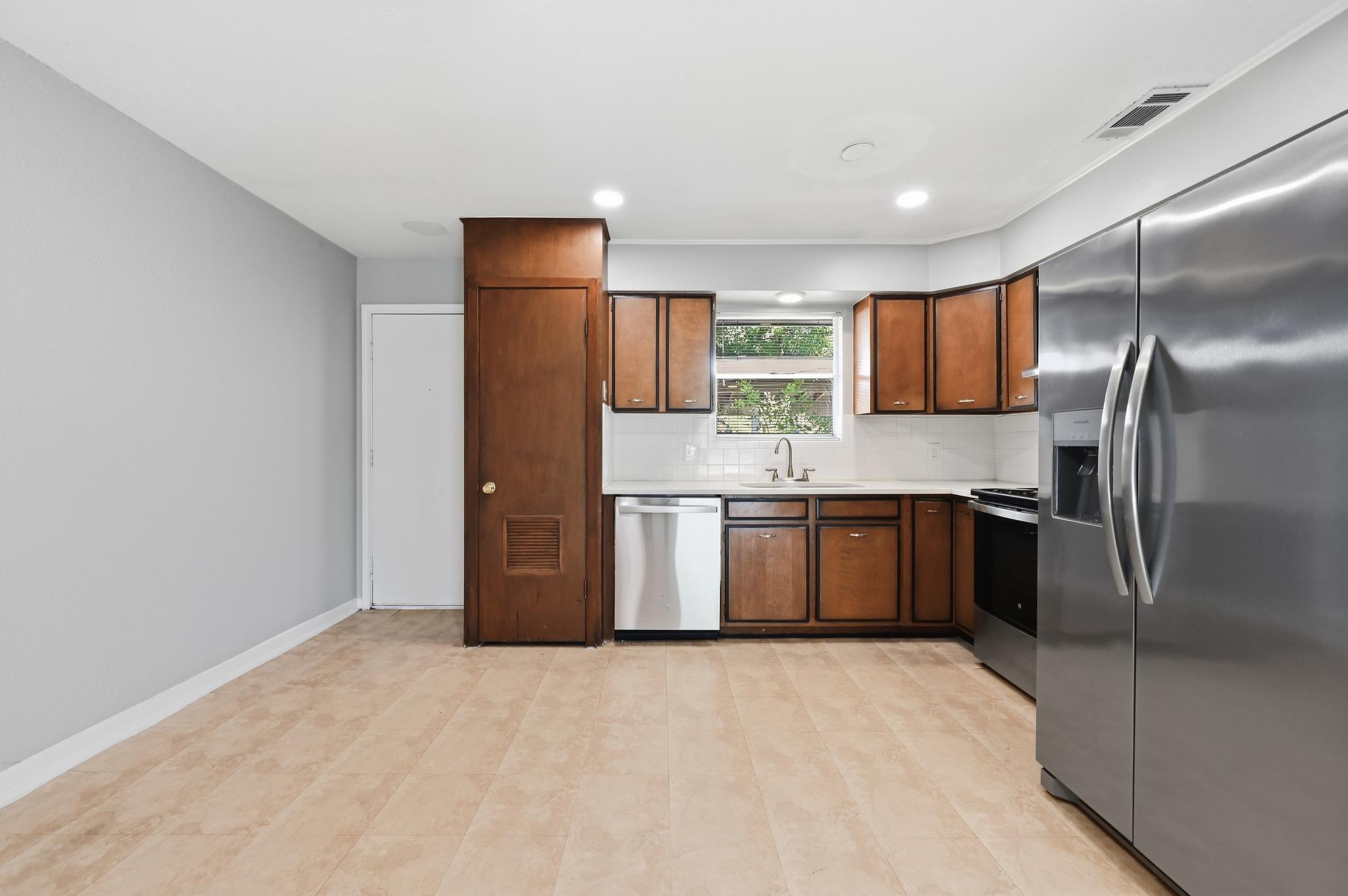 2712 Saint Edwards Cir #b Property Photo 10
