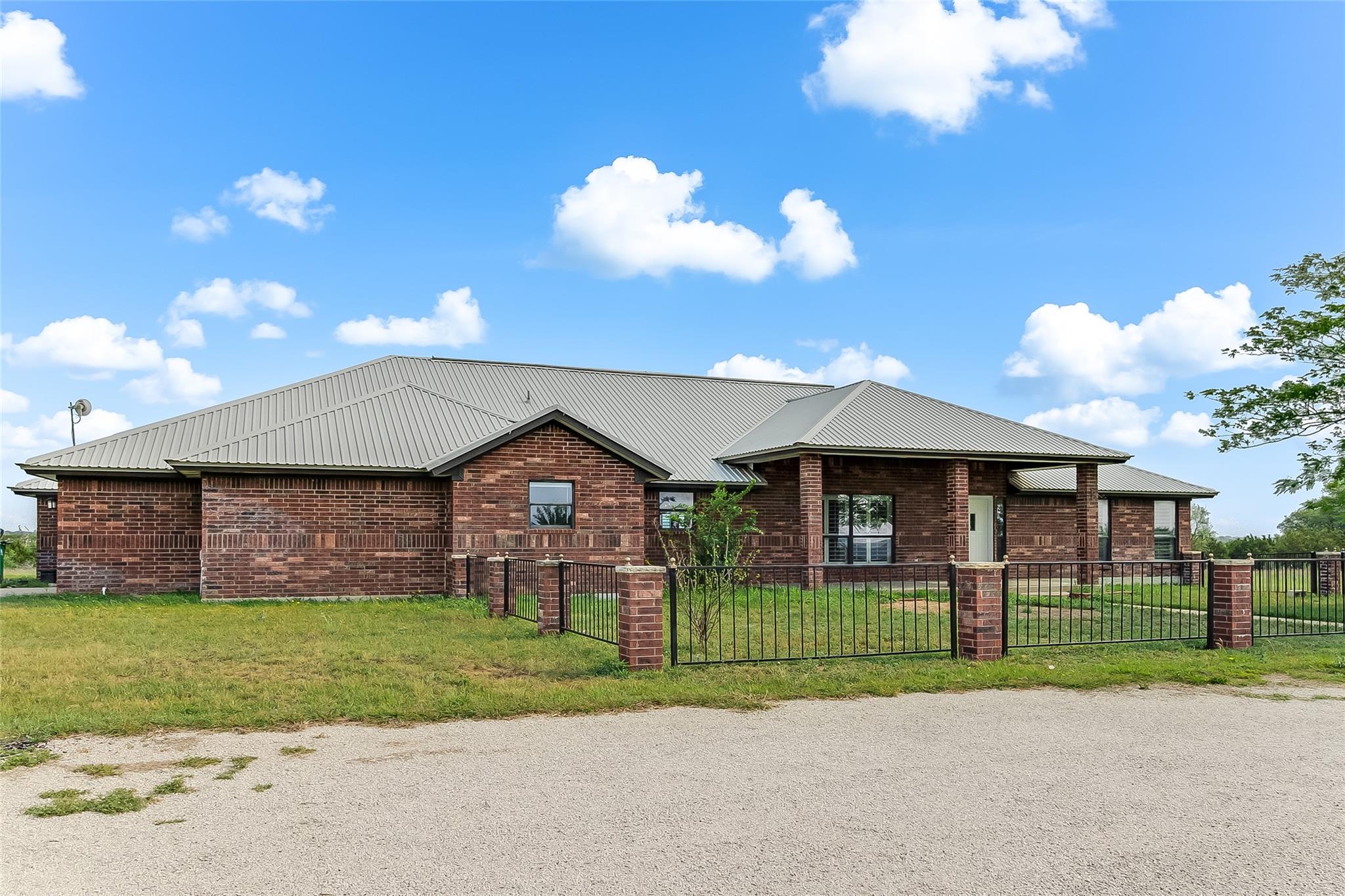 8321 County Road 200 None Property Photo 1