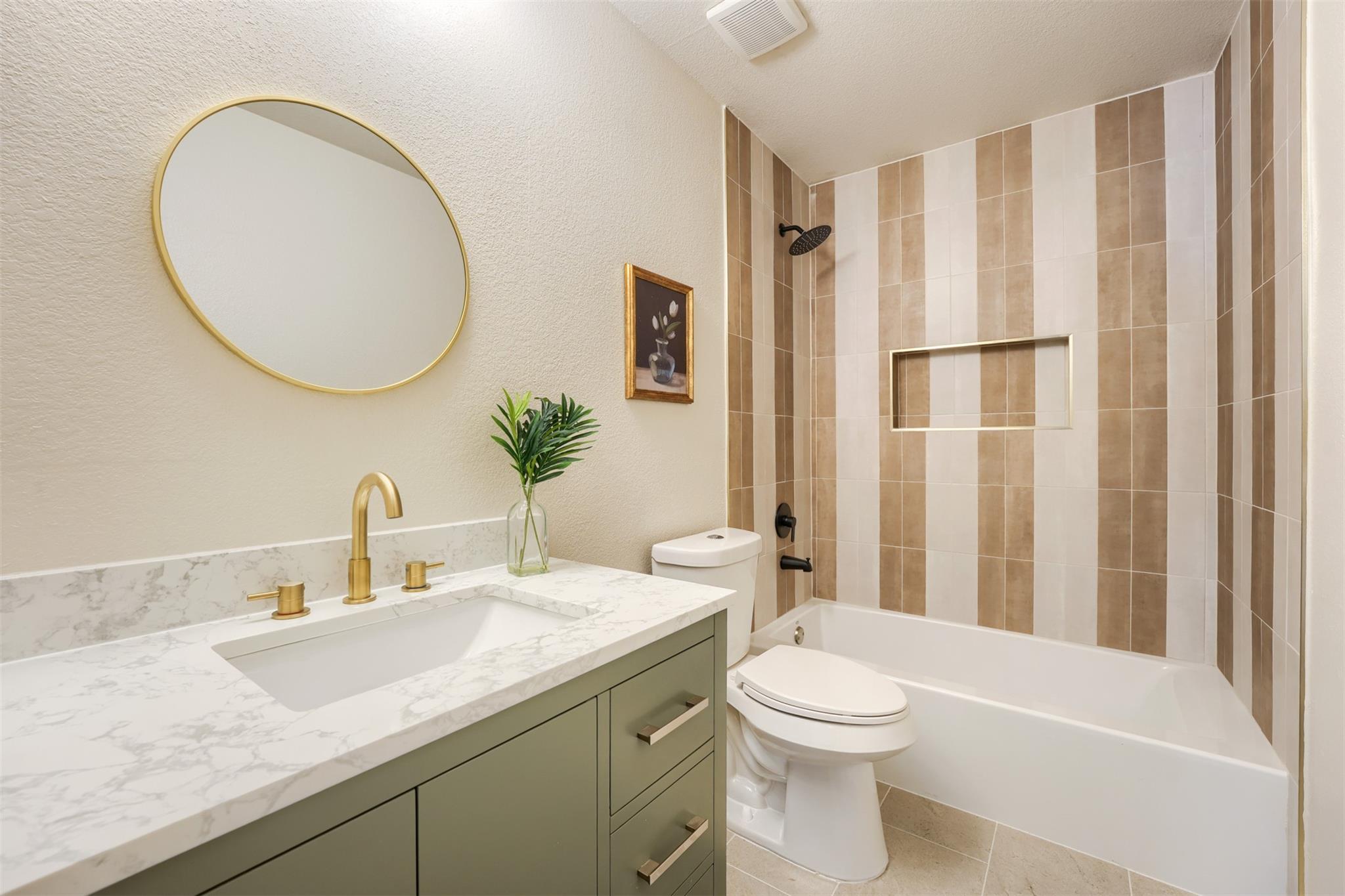 1012 N Railroad Ave Property Photo 12