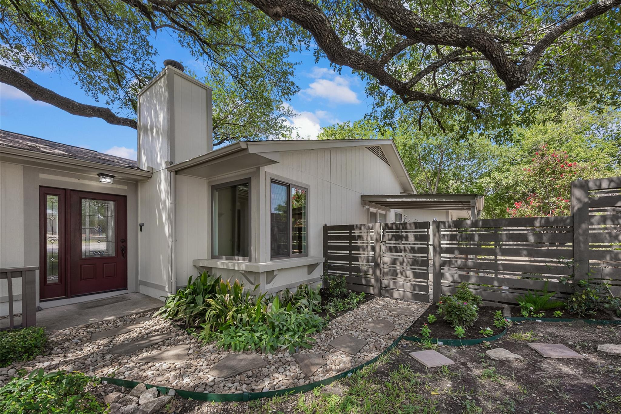 3211 Canter Ln Property Photo 2