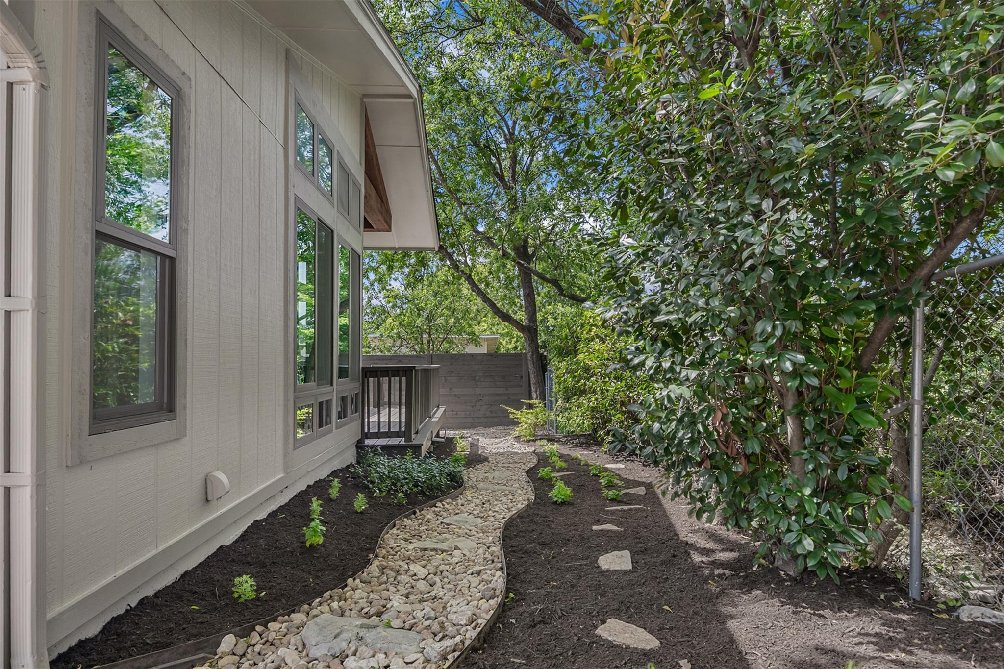 3211 Canter Ln Property Photo 6