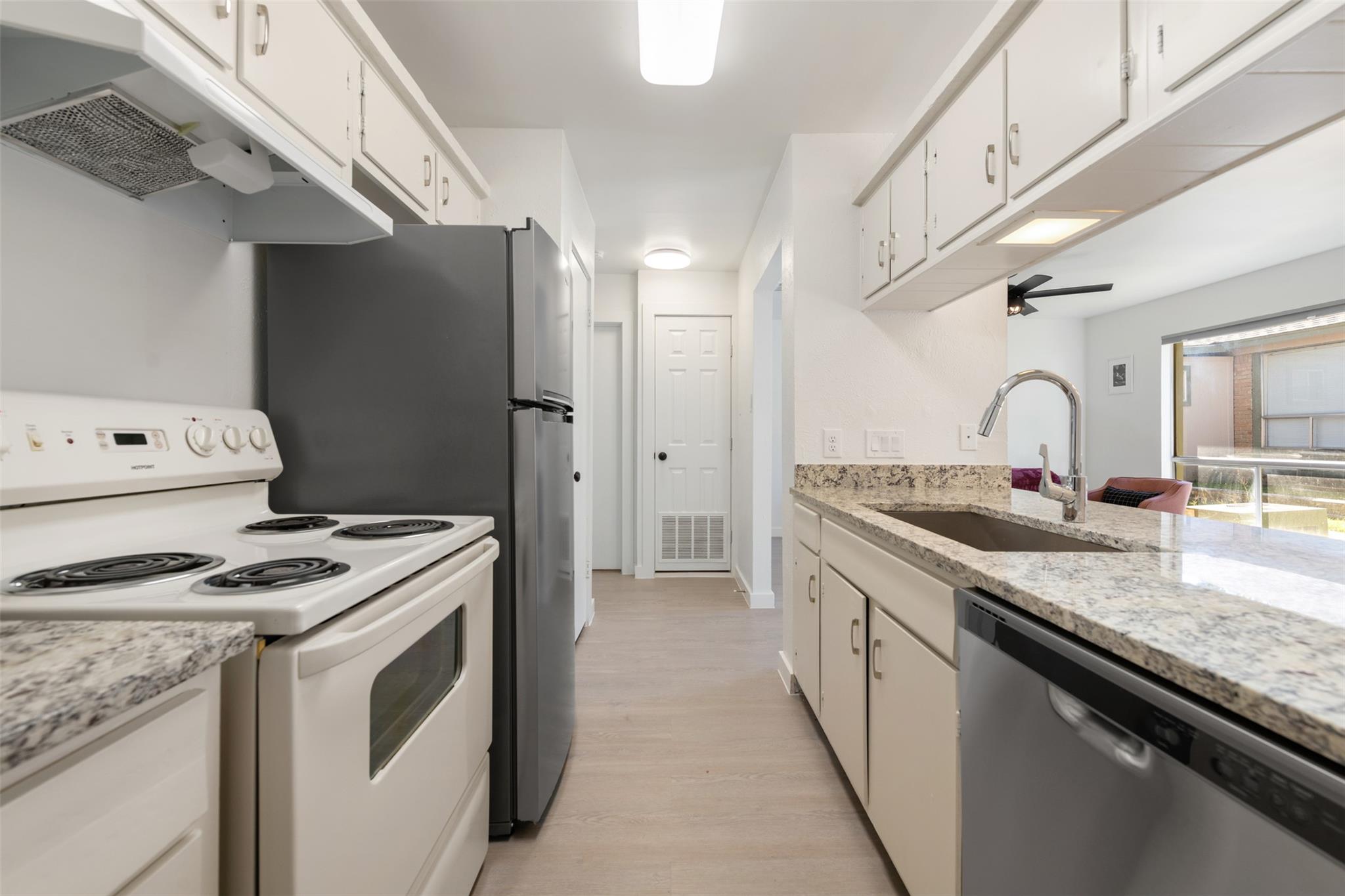 10111 Golden Meadow Dr #e Property Photo 8
