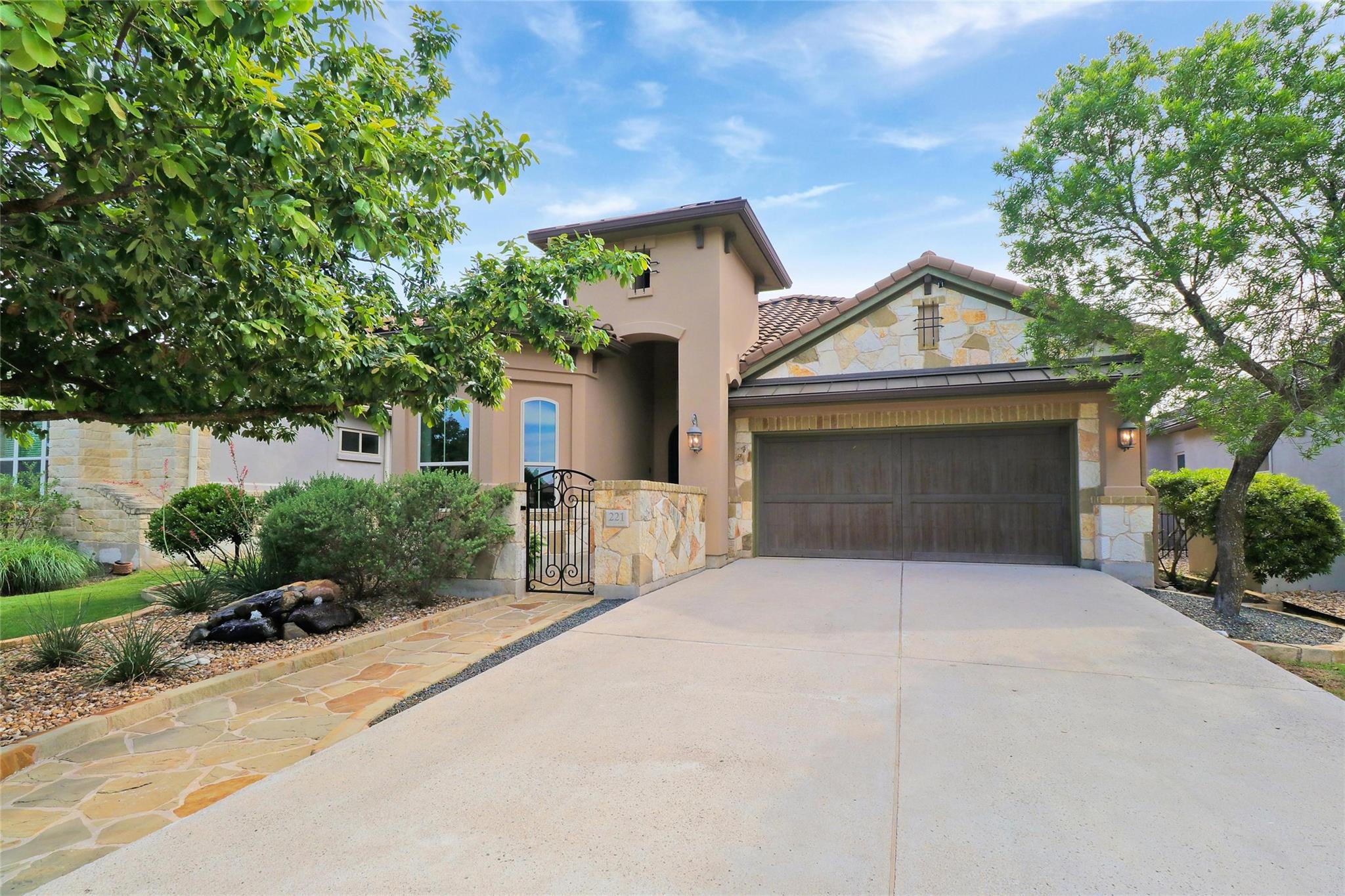 221 Indigo Ln Property Photo