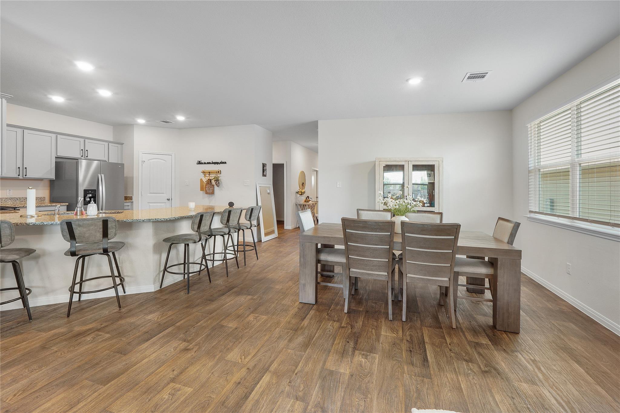 217 Evergreen Sumac Loop Property Photo 8