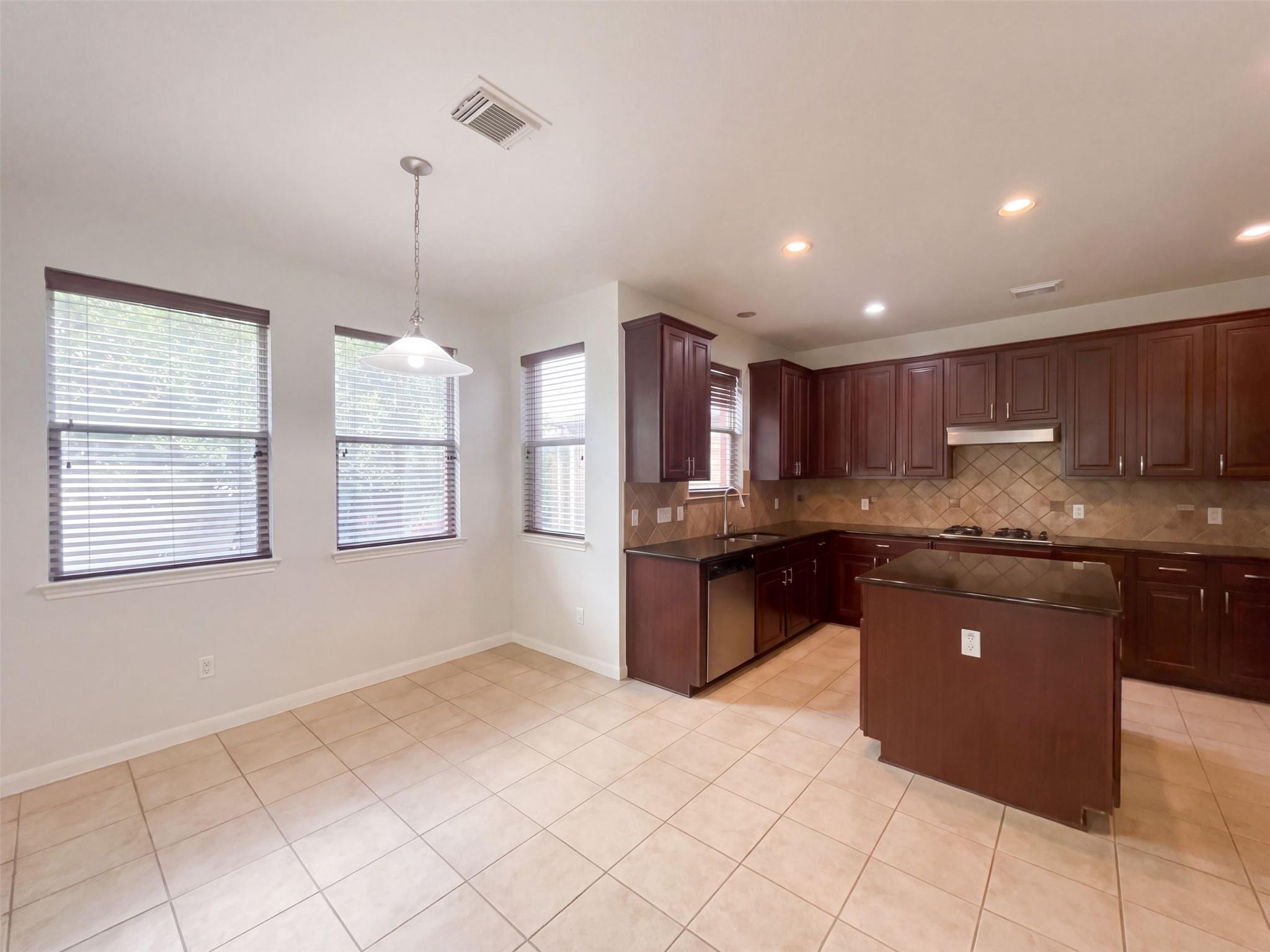1014 Bretton Woods Dr Property Photo 2