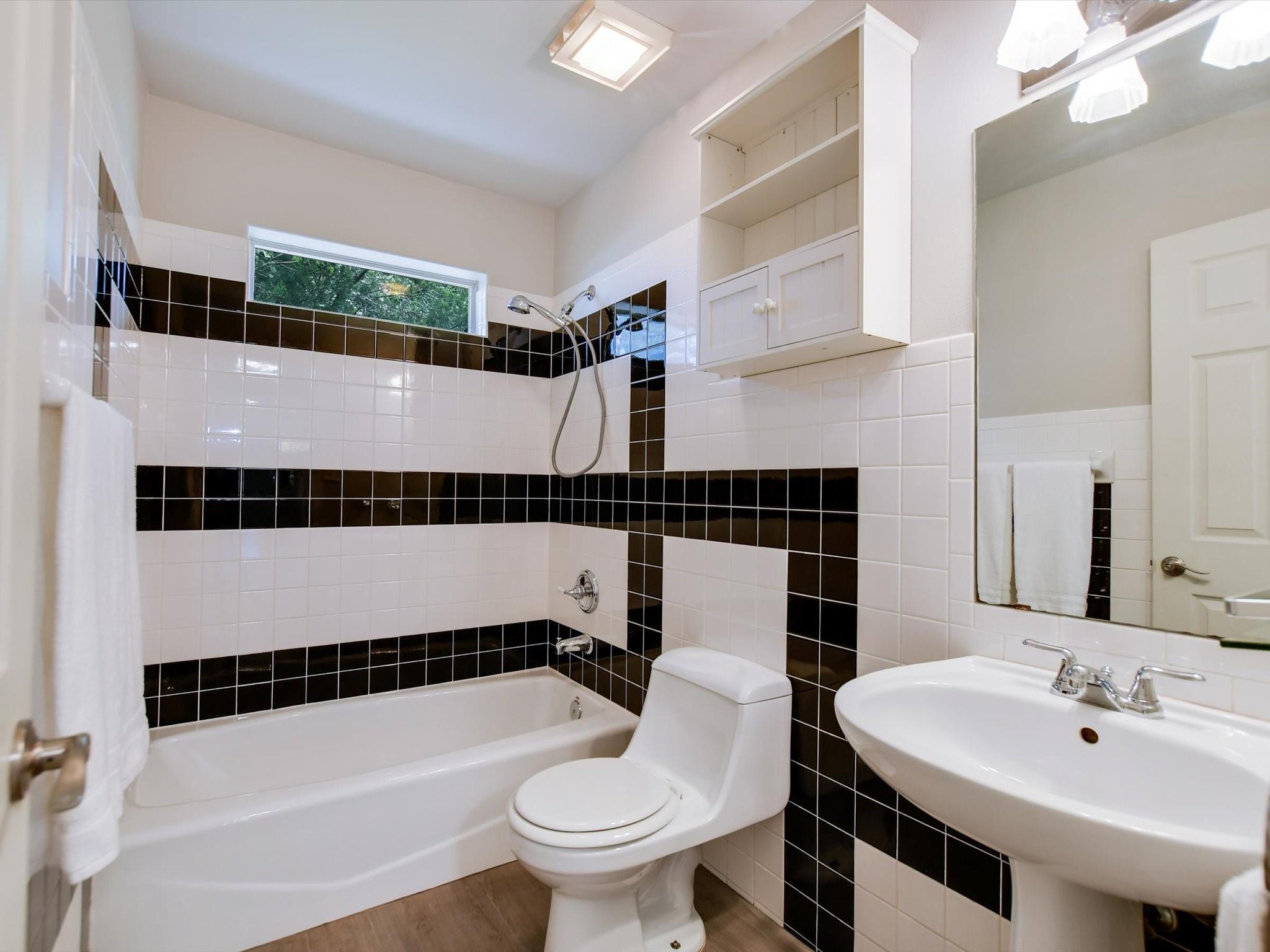 6610 Hill Oaks Dr Property Photo 11