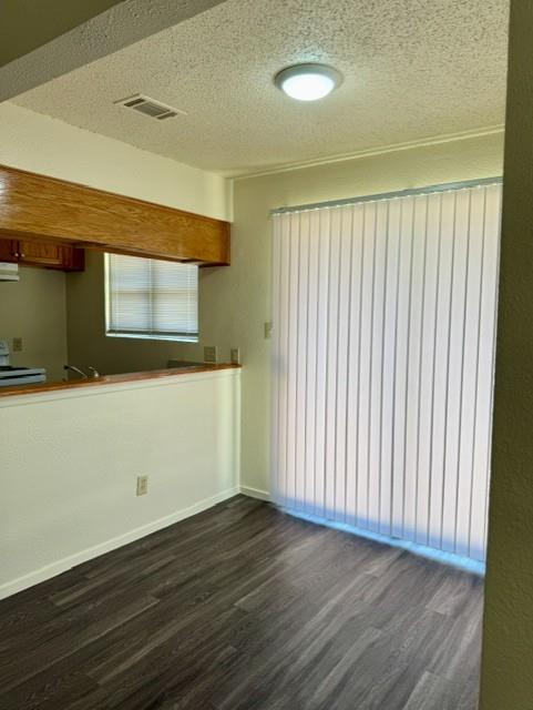 3005-b Parker Ln #b Property Photo 5