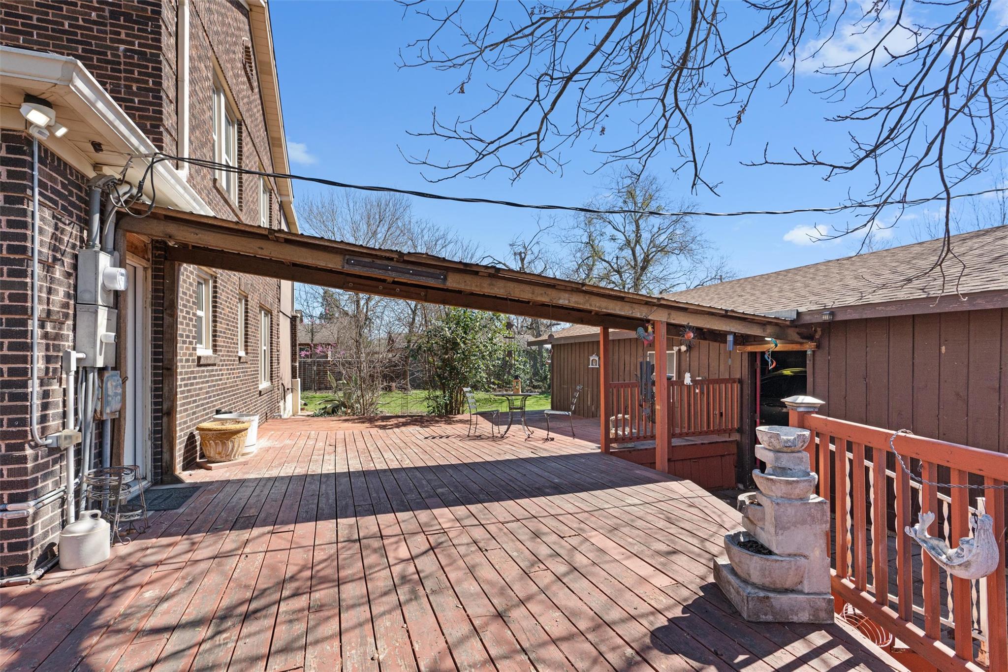 1543 W Clark St Property Photo 5