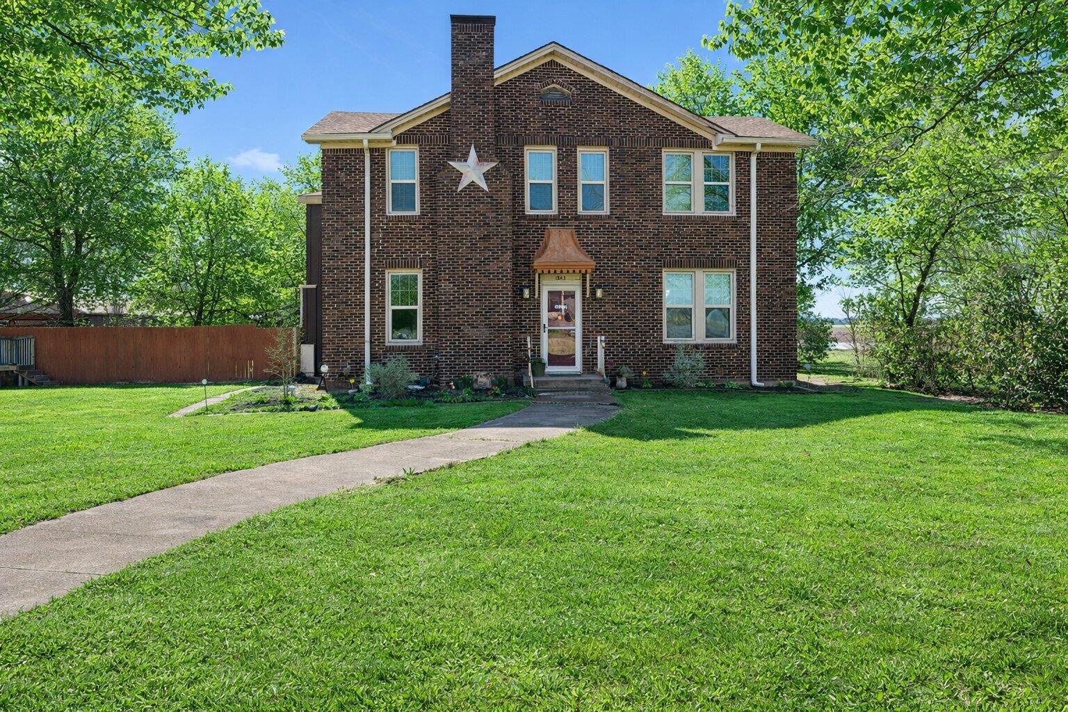 1543 W Clark St Property Photo 7