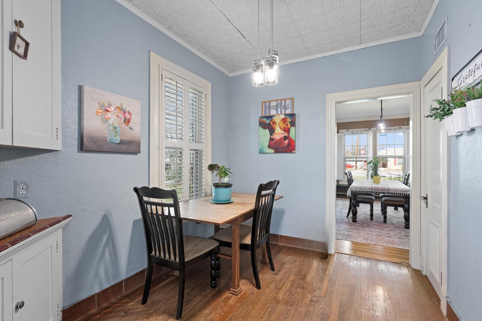 1543 W Clark St Property Photo 13