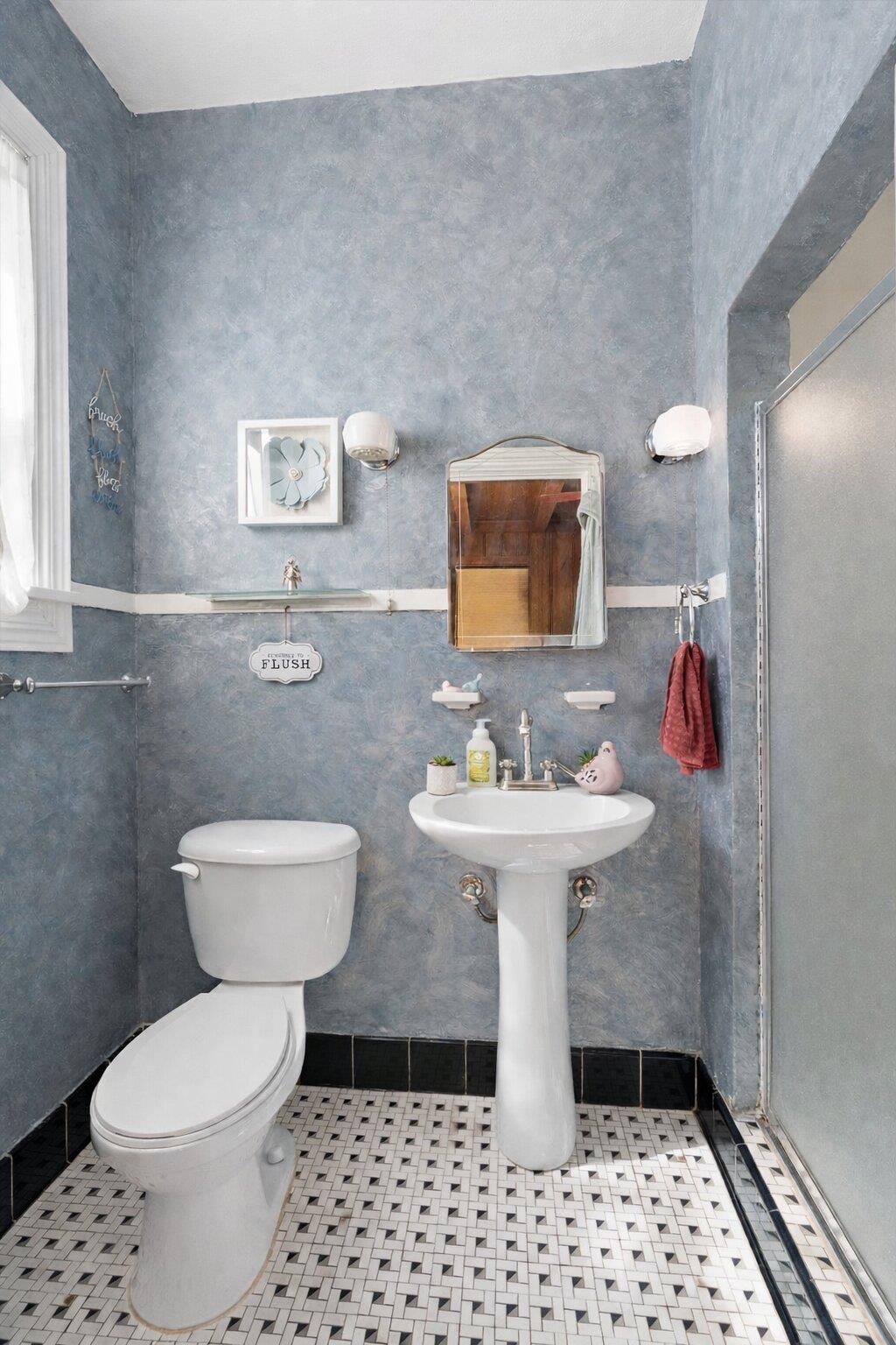 1543 W Clark St Property Photo 18