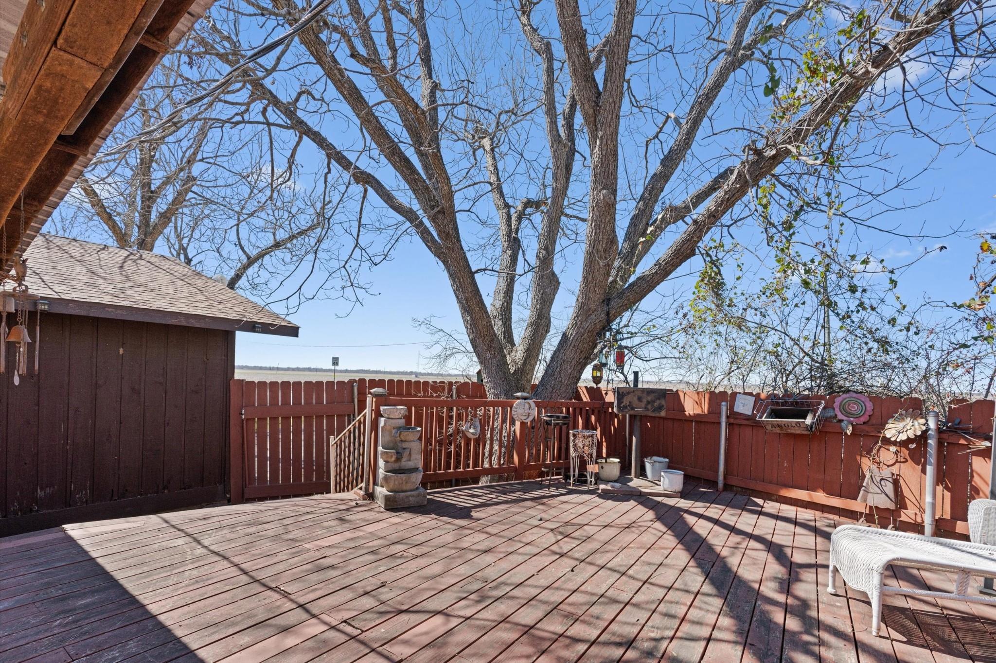 1543 W Clark St Property Photo 30