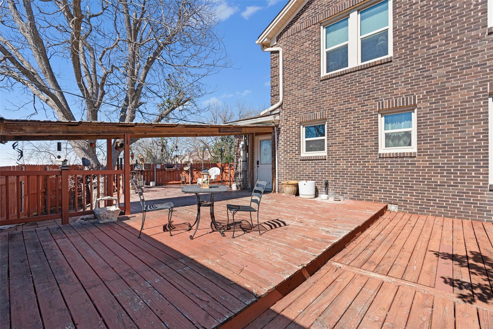 1543 W Clark St Property Photo 31