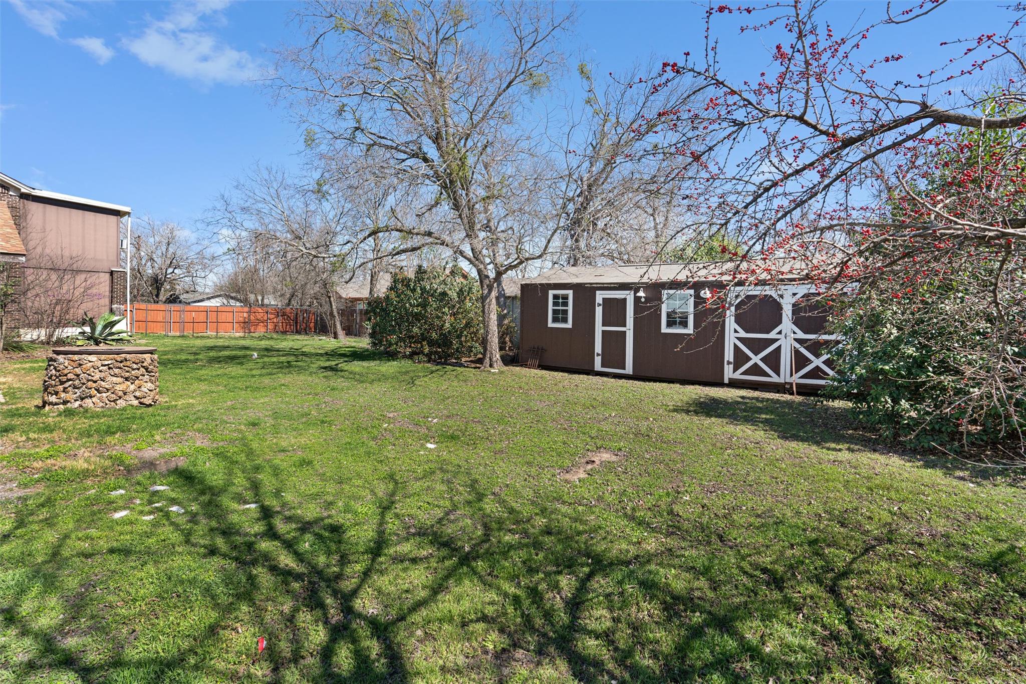 1543 W Clark St Property Photo 34
