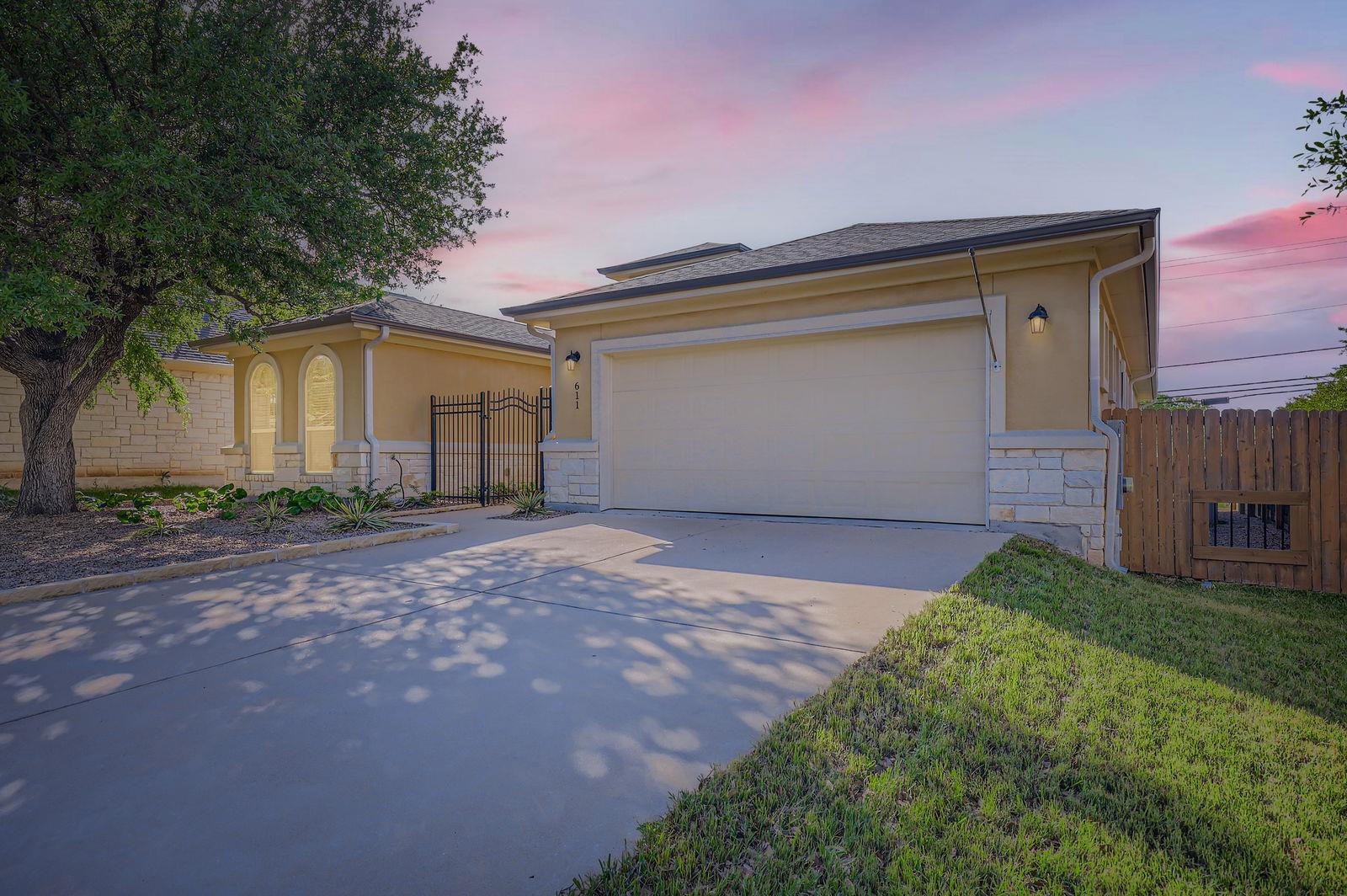 611 Algerita Dr Property Photo 2