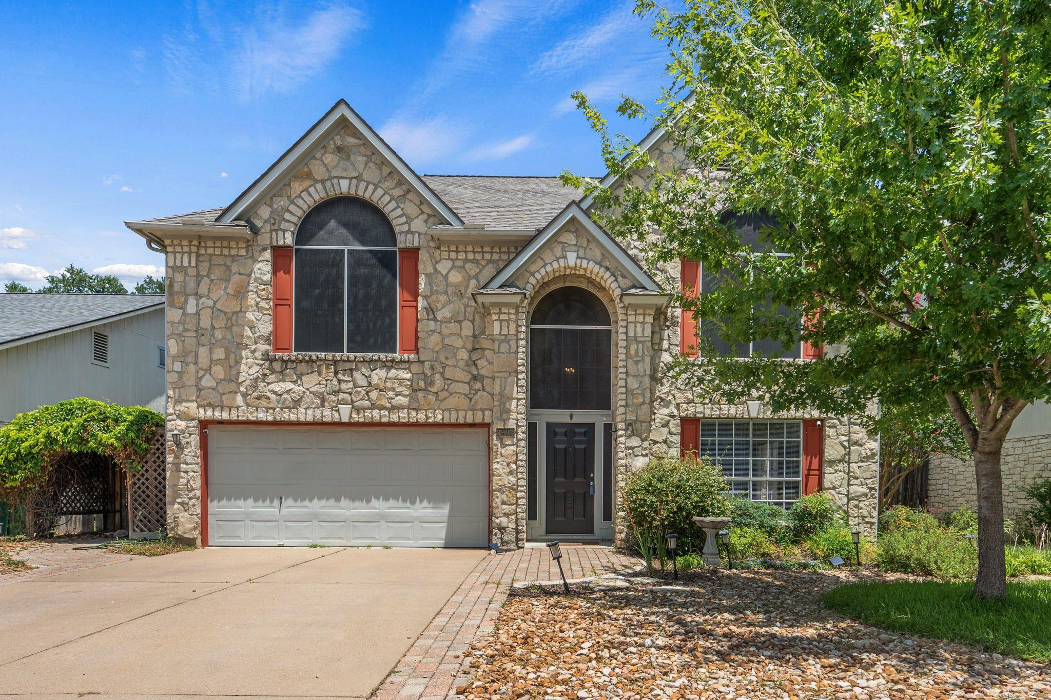 1901 Lobelia Dr Property Photo 2