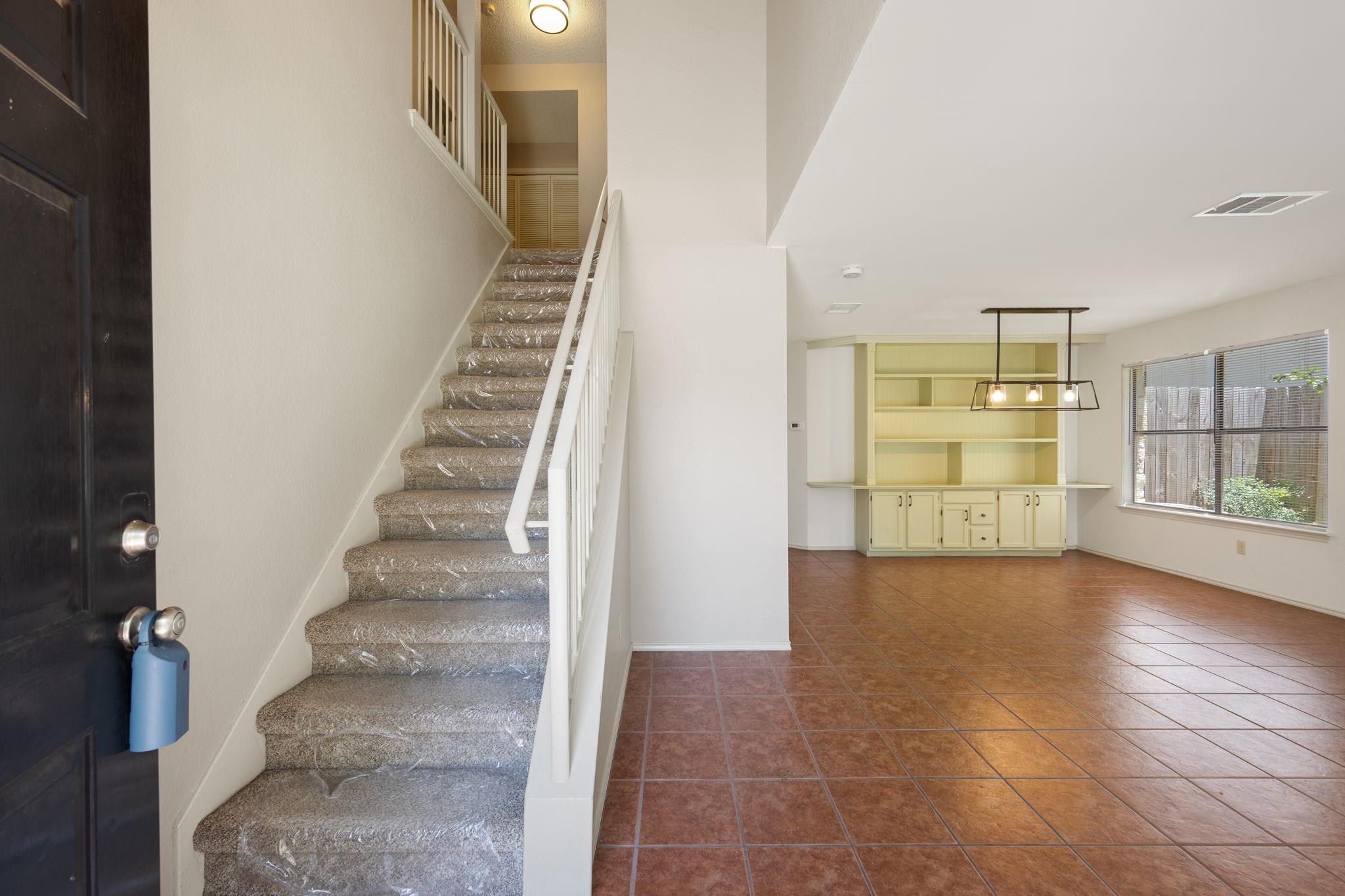 1901 Lobelia Dr Property Photo 3