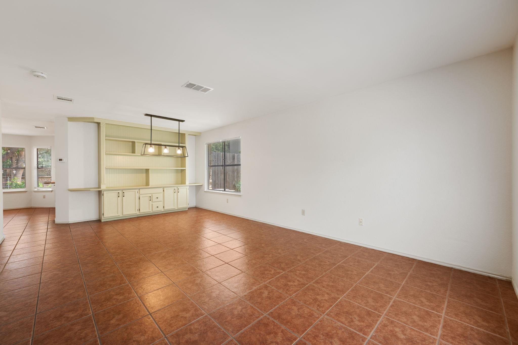 1901 Lobelia Dr Property Photo 4