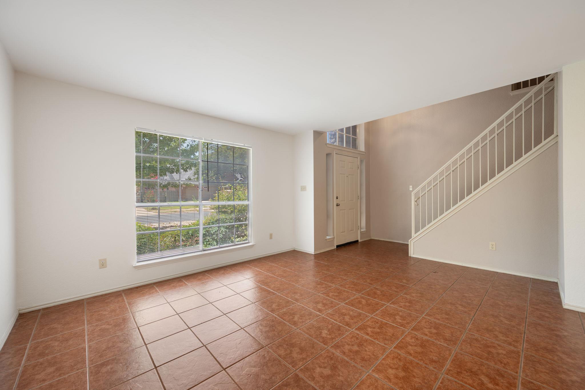 1901 Lobelia Dr Property Photo 5