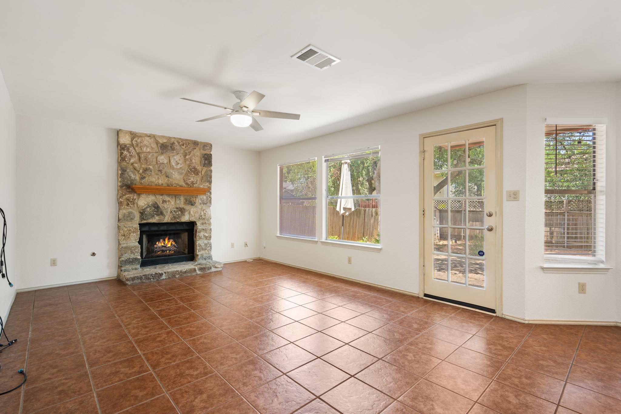 1901 Lobelia Dr Property Photo 10