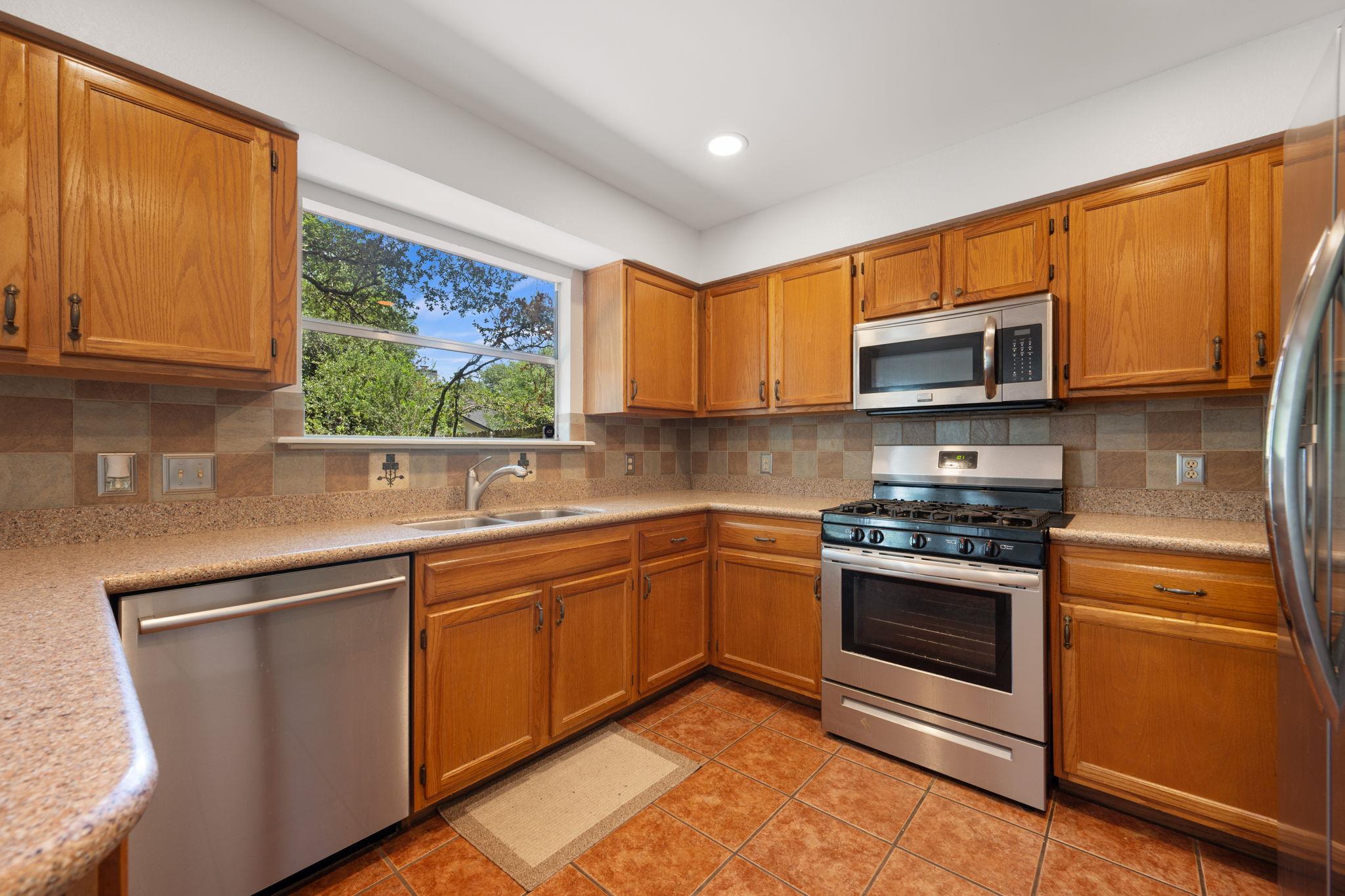 1901 Lobelia Dr Property Photo 14