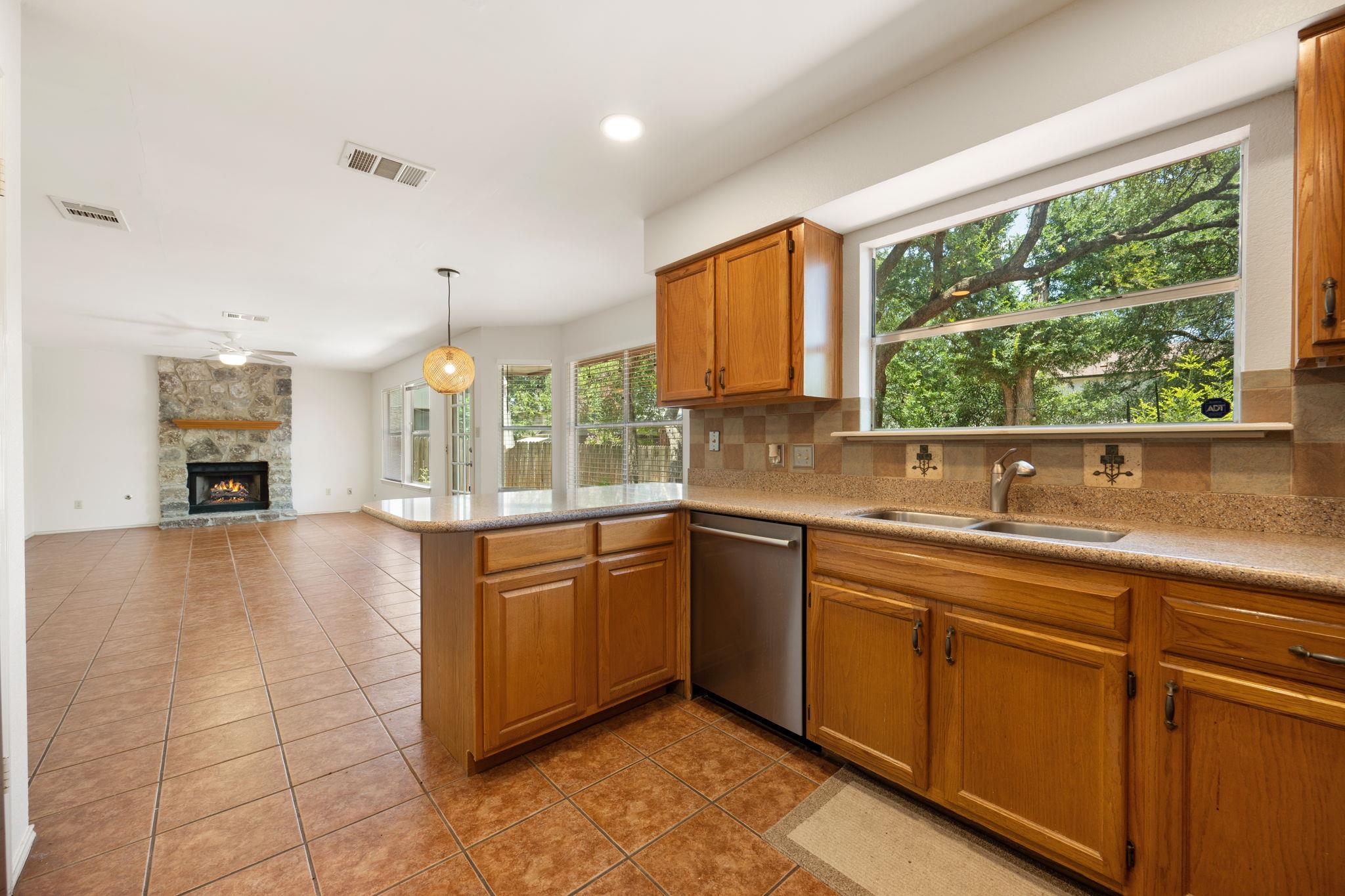 1901 Lobelia Dr Property Photo 16