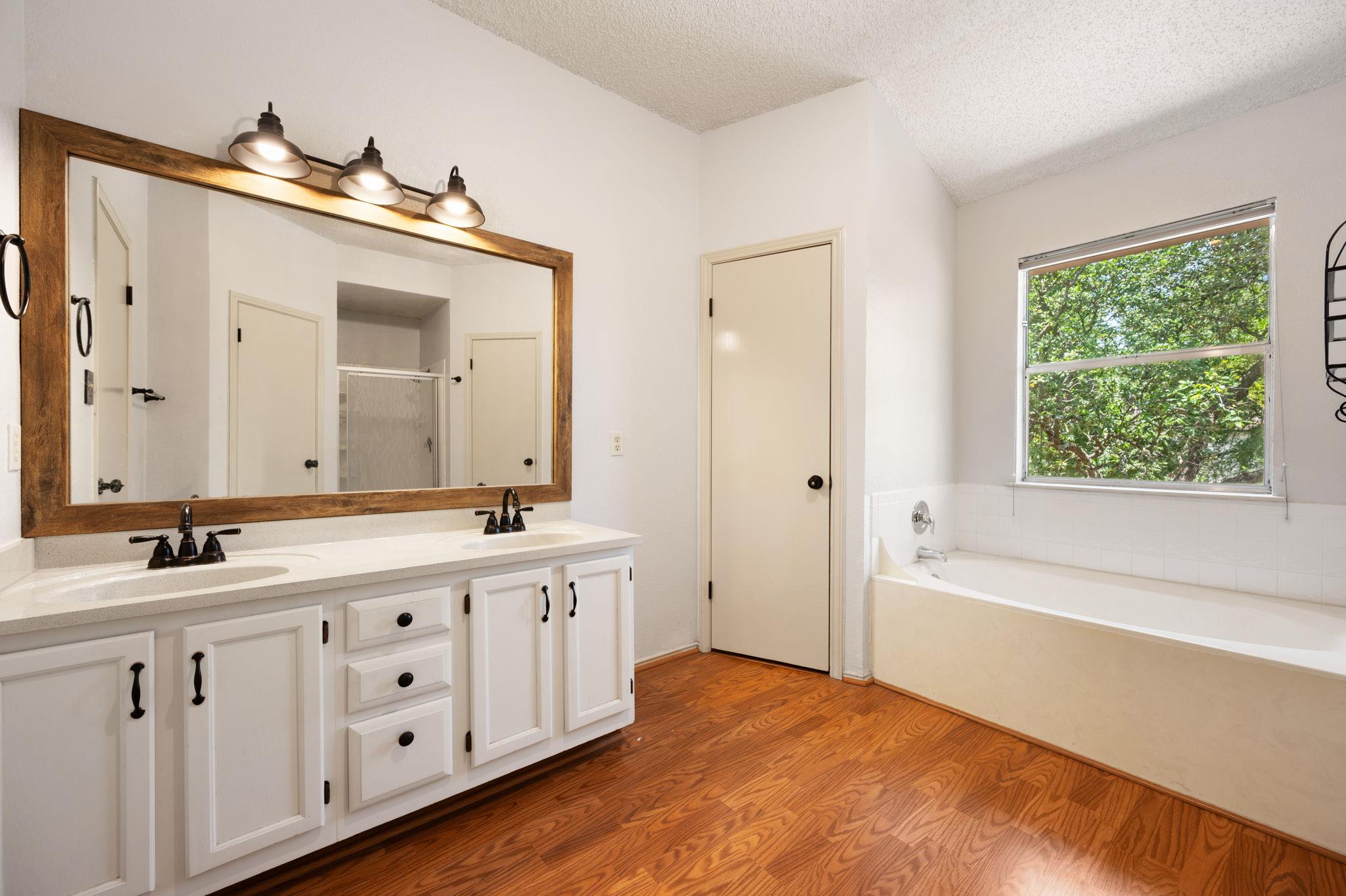 1901 Lobelia Dr Property Photo 20