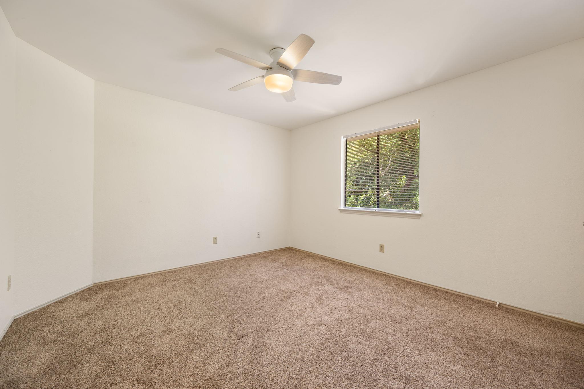1901 Lobelia Dr Property Photo 25