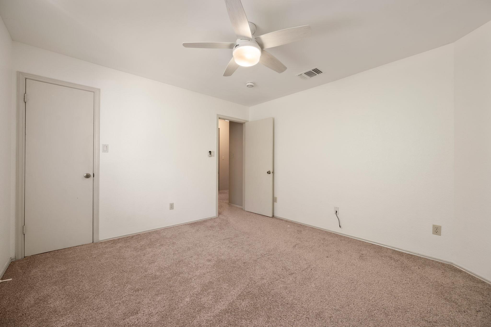 1901 Lobelia Dr Property Photo 26