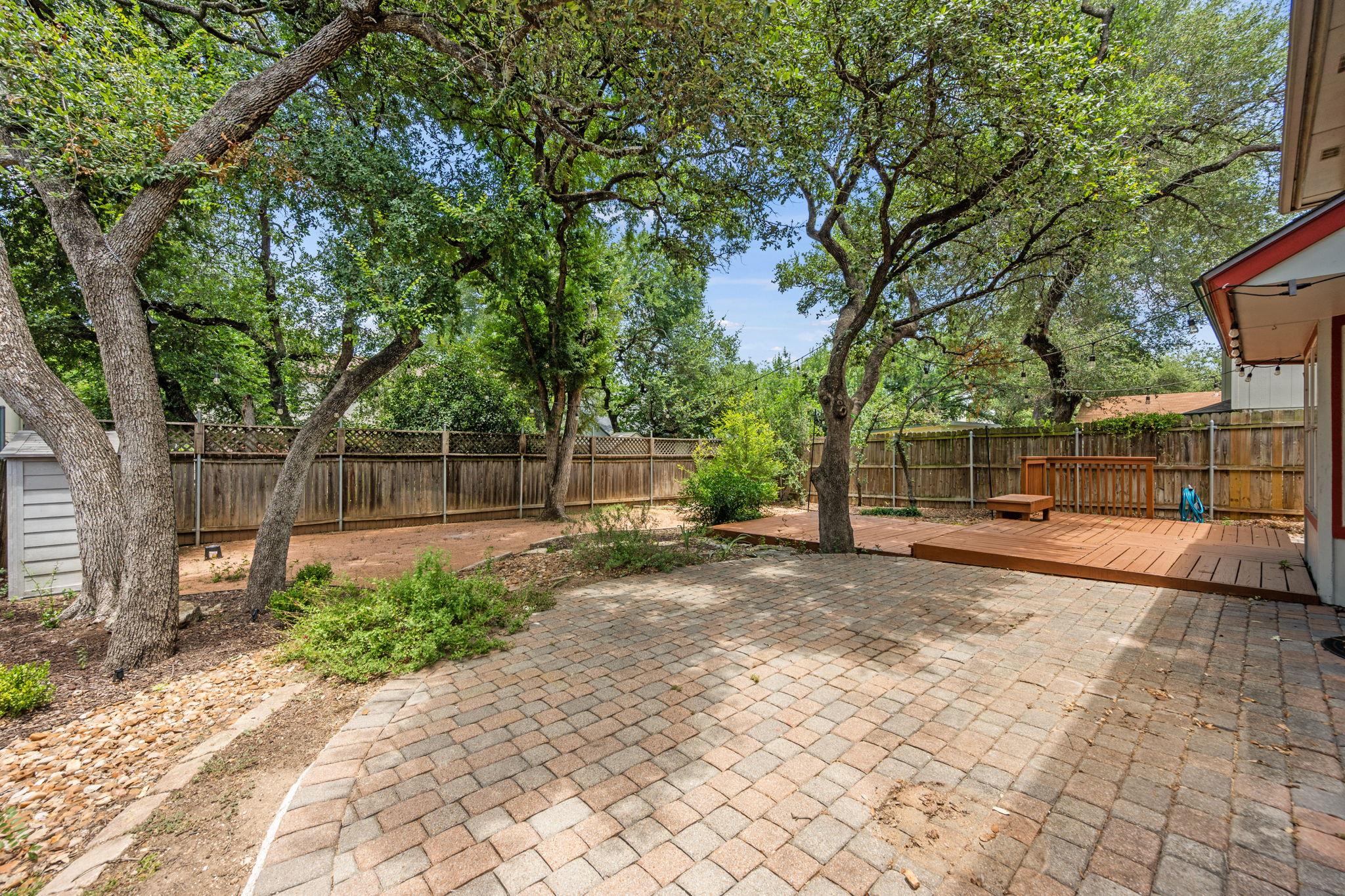 1901 Lobelia Dr Property Photo 30