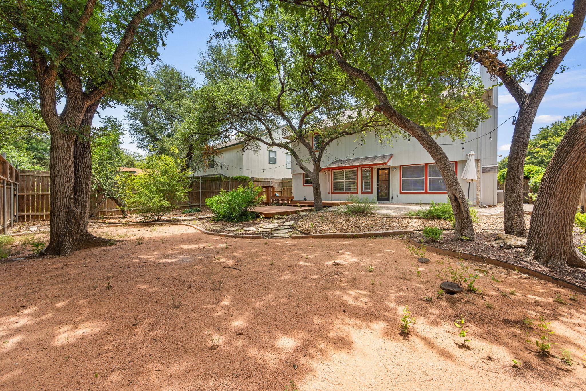1901 Lobelia Dr Property Photo 32