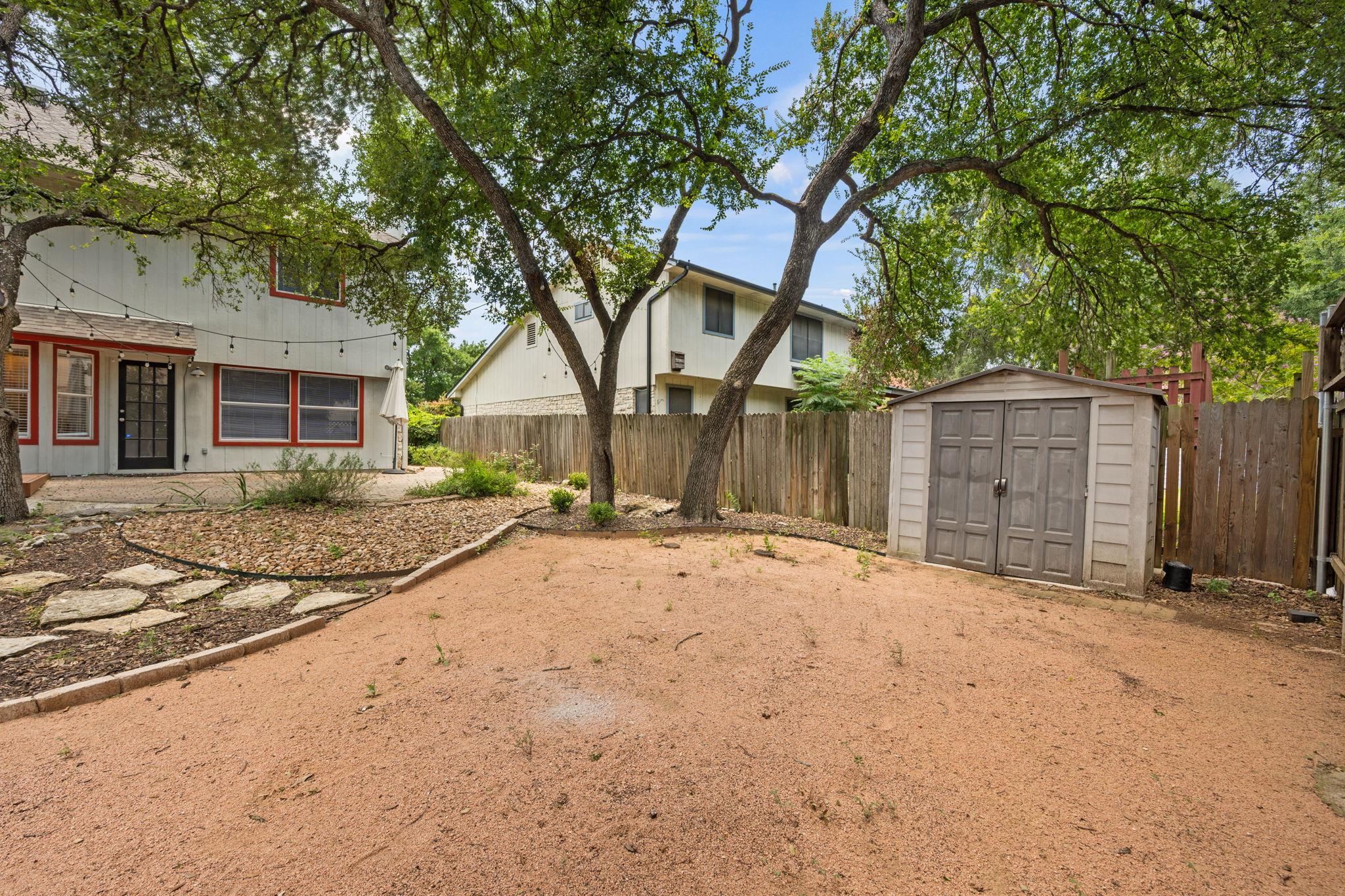 1901 Lobelia Dr Property Photo 33