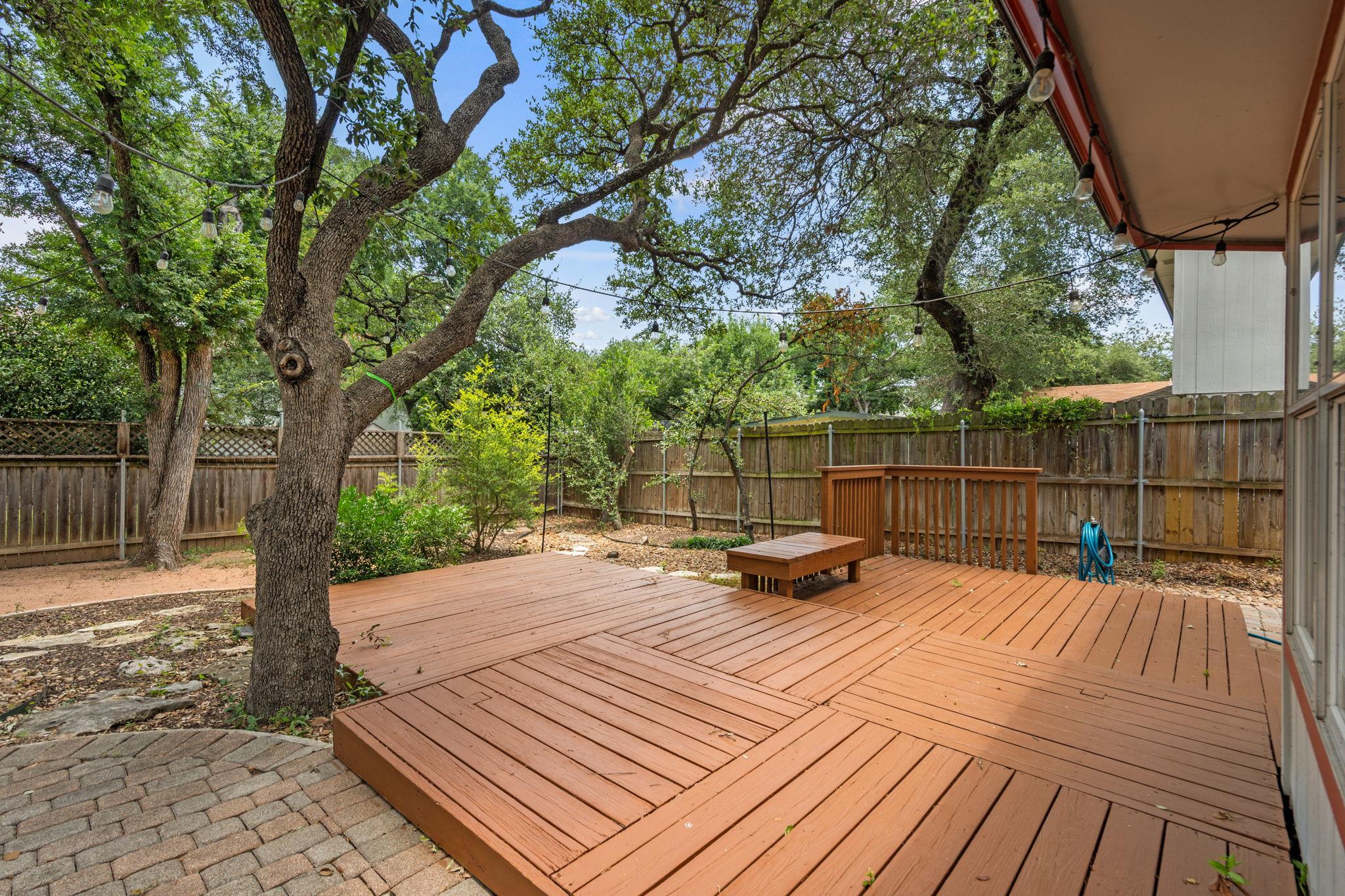 1901 Lobelia Dr Property Photo 34