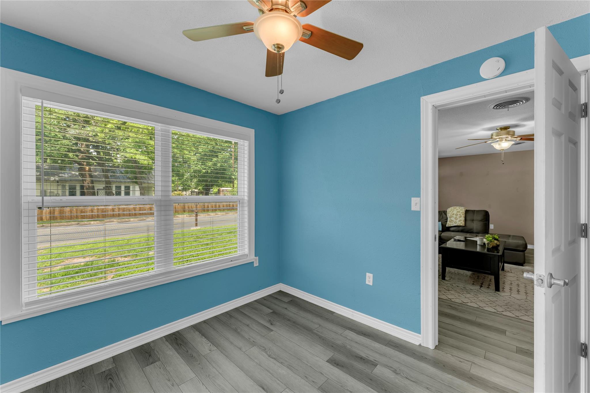 209 E Live Oak St Property Photo 6