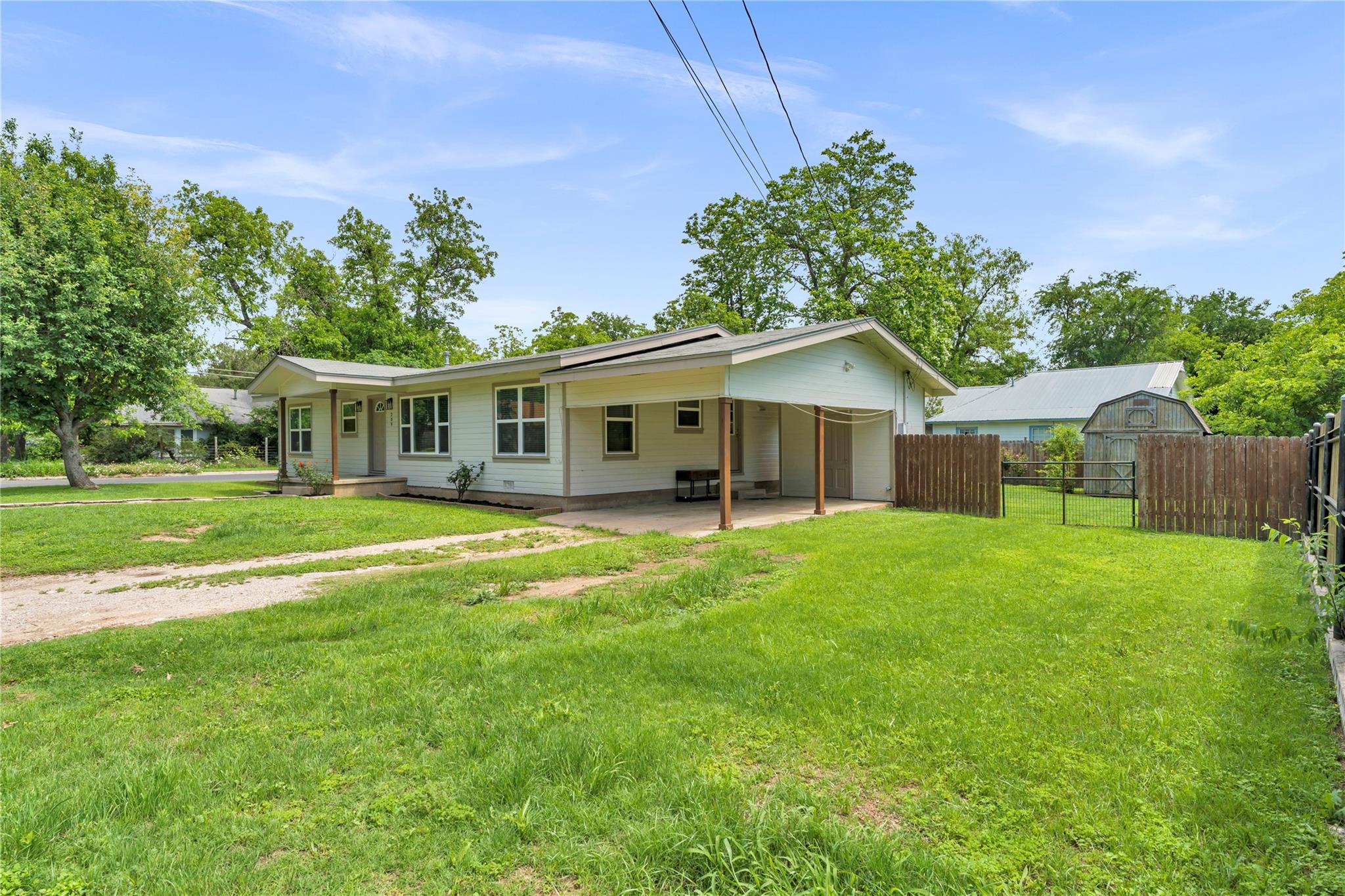 209 E Live Oak St Property Photo 29